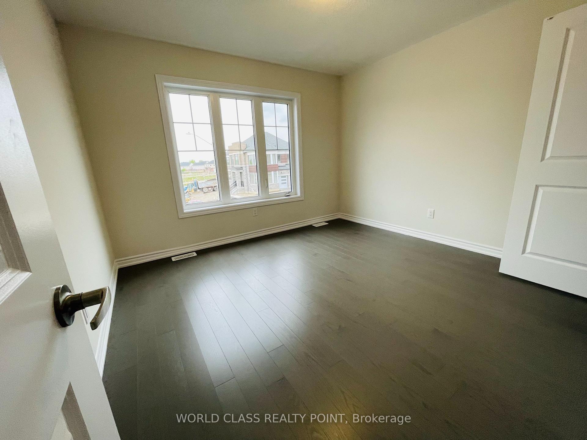Photo 29 of 24 Rochester Drive, Barrie, Innis-Shore — HOMEH