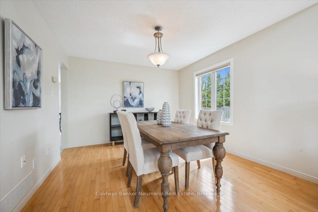 Photo 9 of 19 Miller Street, Guelph, Pineridge/Westminster Woods — HOMEH