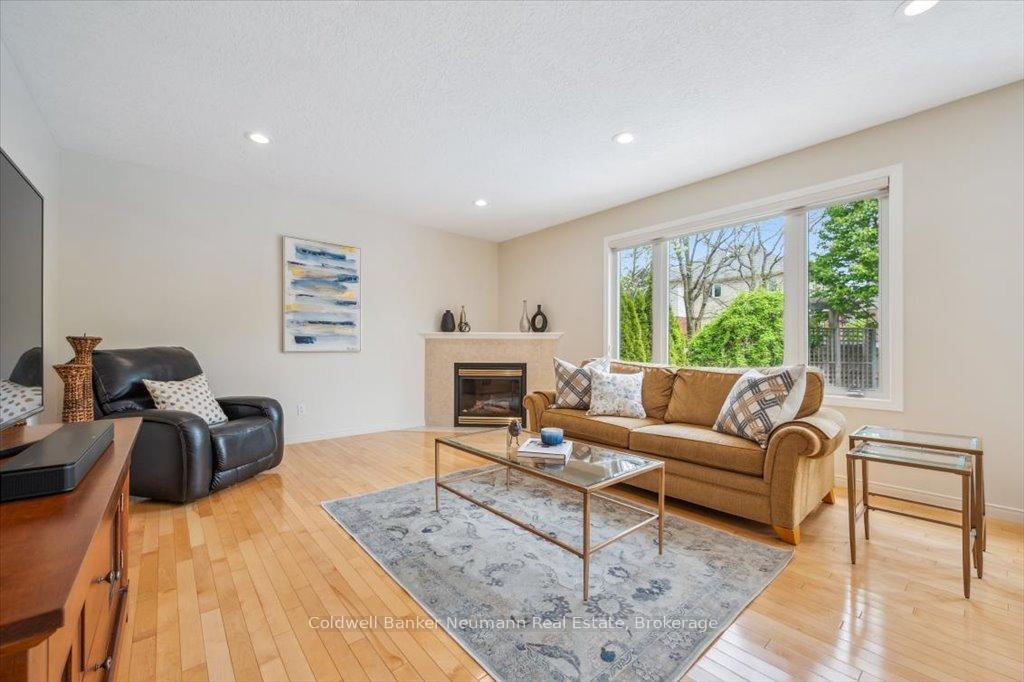 Photo 11 of 19 Miller Street, Guelph, Pineridge/Westminster Woods — HOMEH