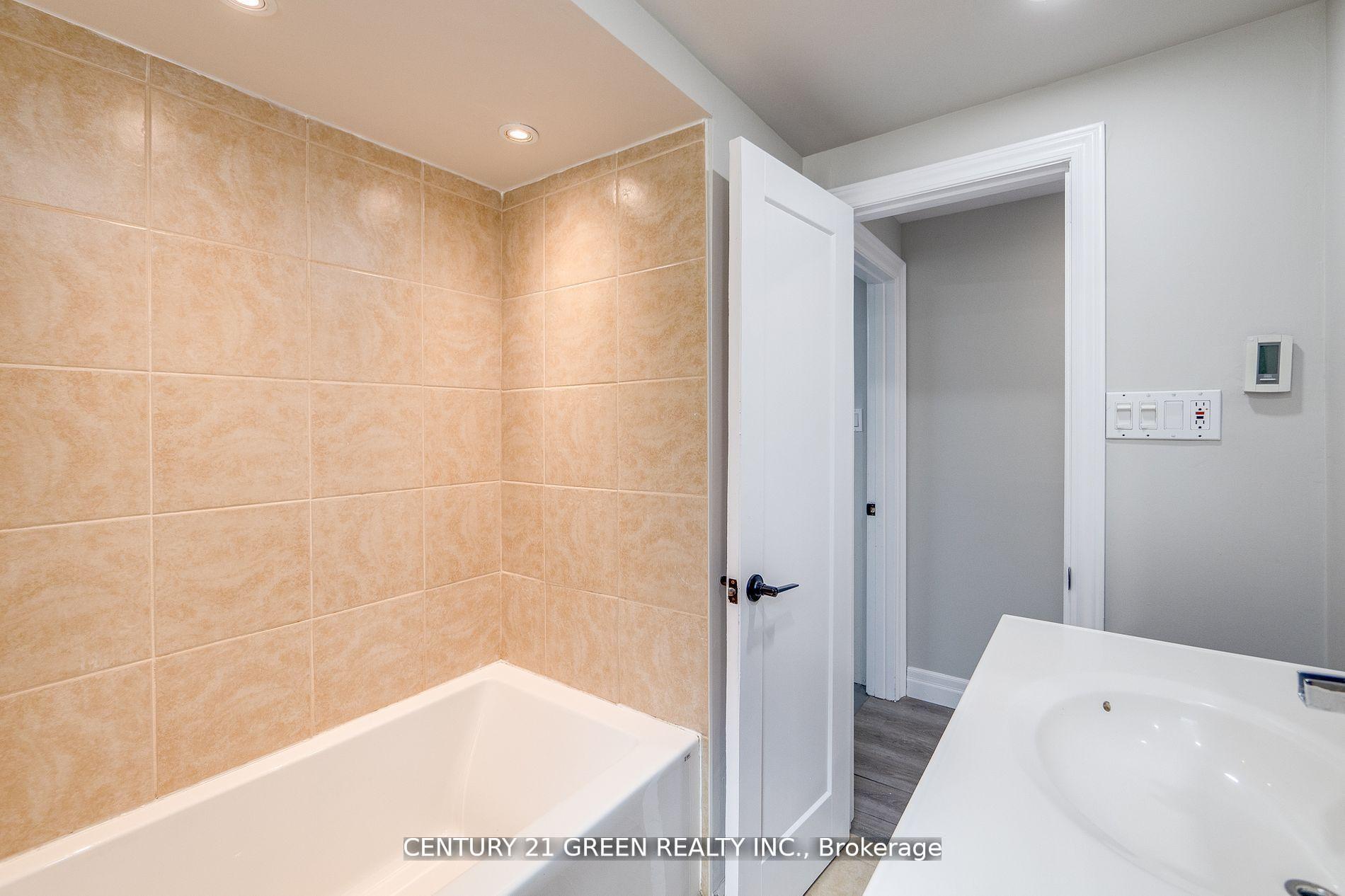 Photo 33 of 55 Regency Square, Scarborough, Guildwood — HOMEH