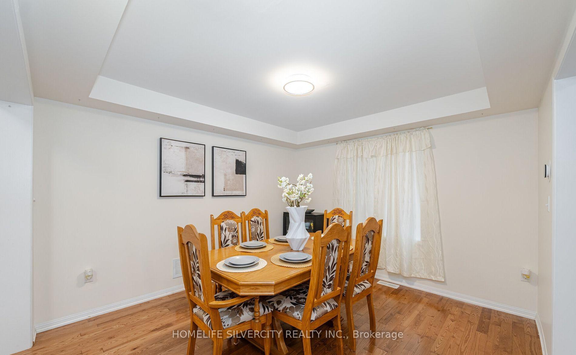 Photo 4 of 33 Bloom Drive, Brampton, Bram East — HOMEH