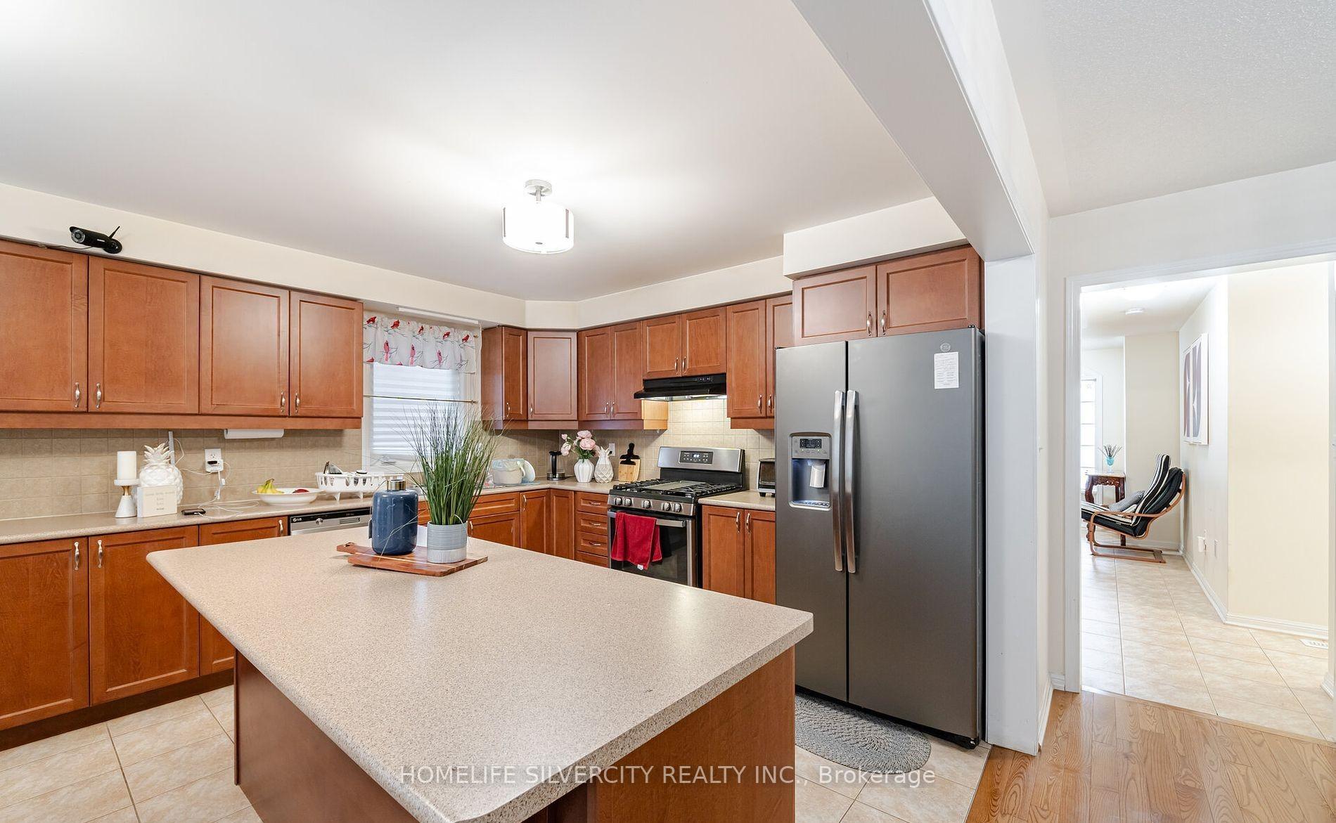 Photo 12 of 33 Bloom Drive, Brampton, Bram East — HOMEH