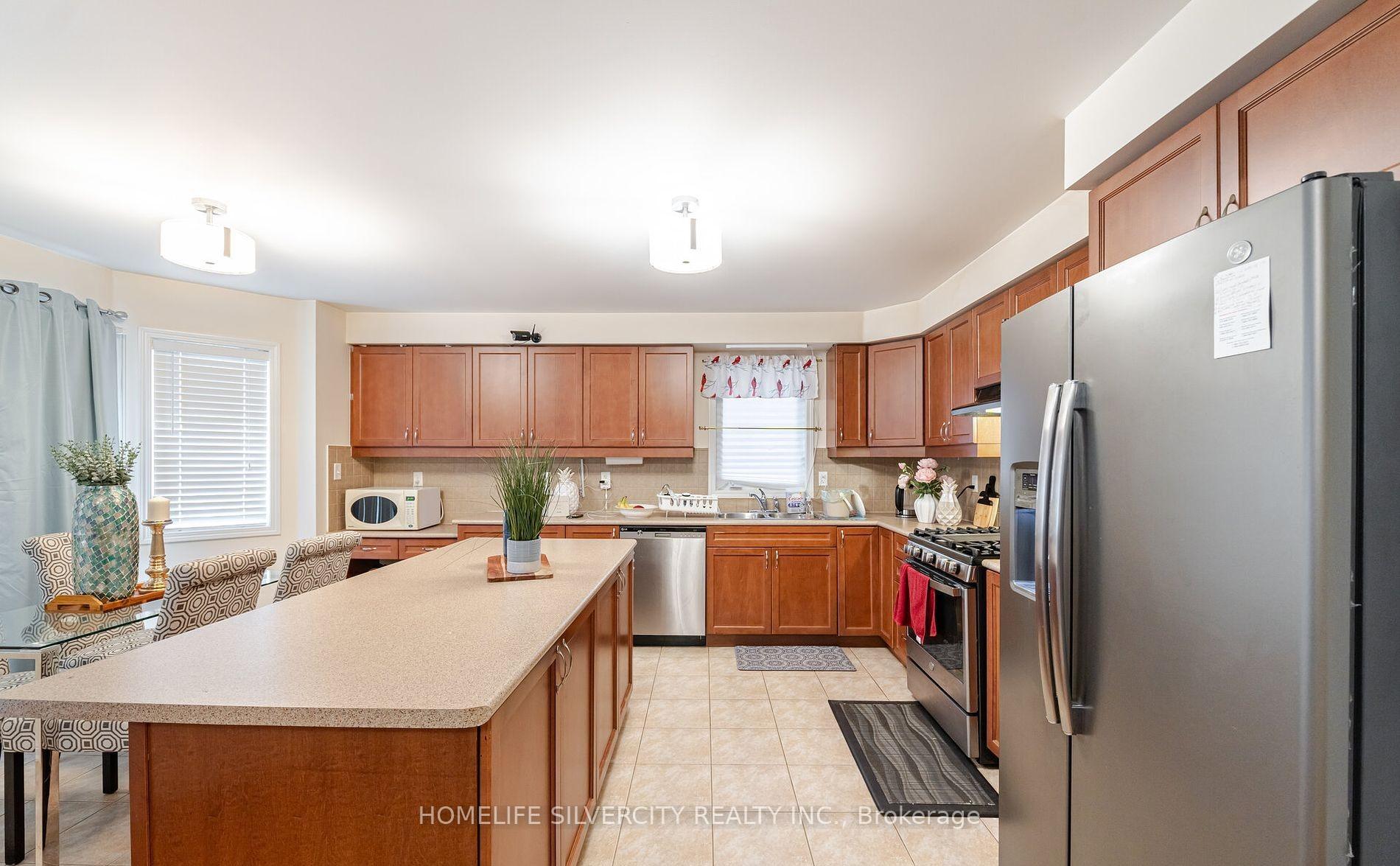 Photo 13 of 33 Bloom Drive, Brampton, Bram East — HOMEH