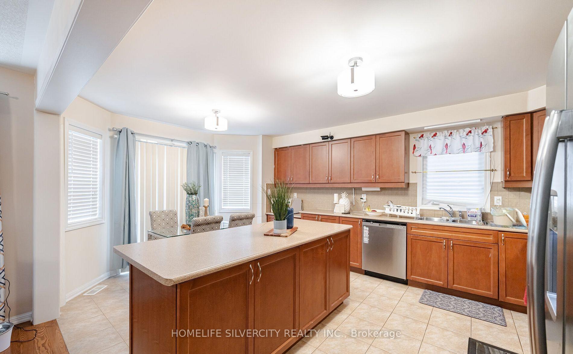 Photo 17 of 33 Bloom Drive, Brampton, Bram East — HOMEH