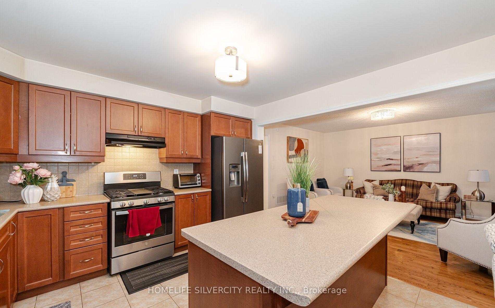 Photo 14 of 33 Bloom Drive, Brampton, Bram East — HOMEH
