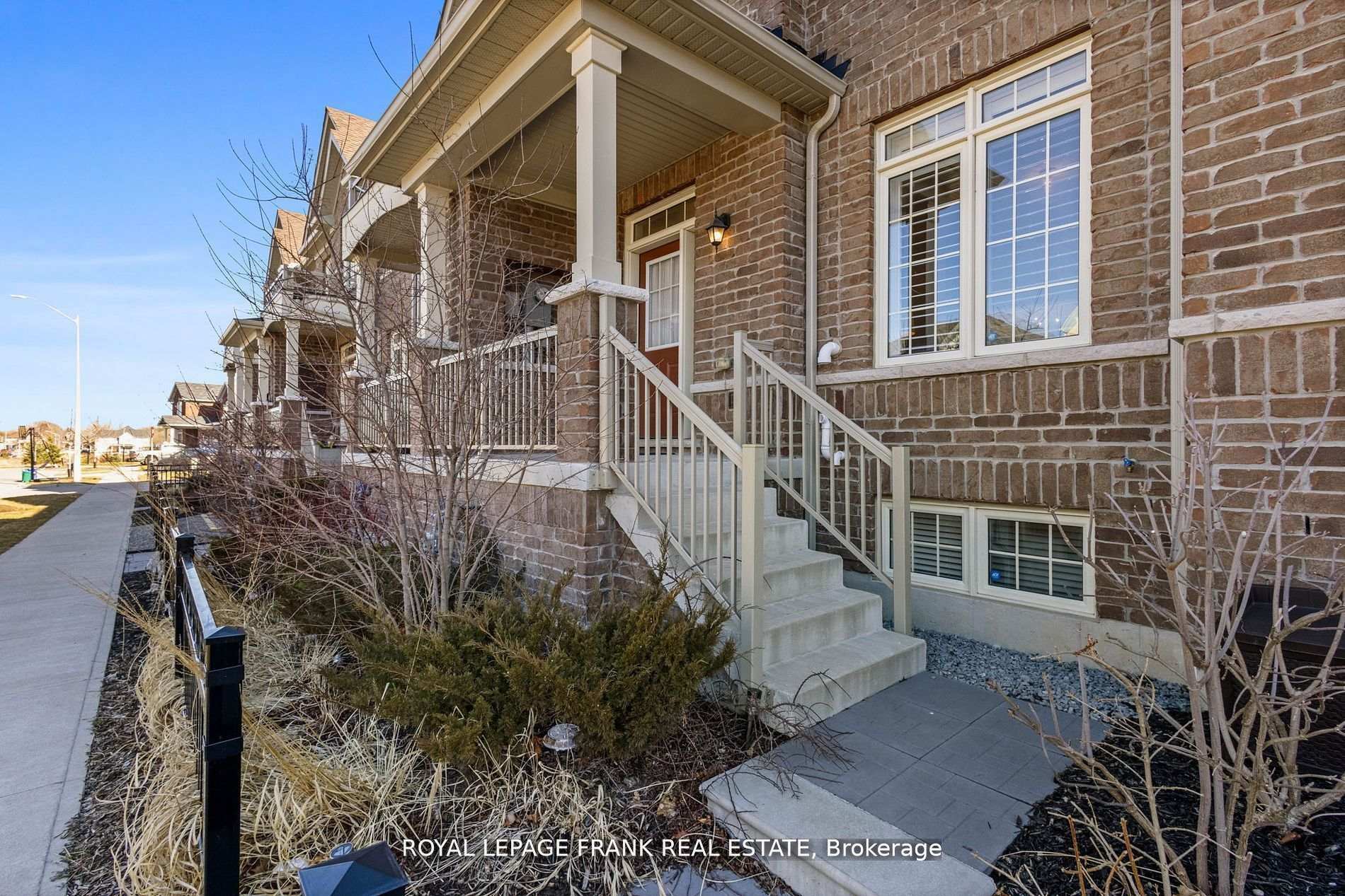 Photo 3 of 37 Donald Powell Crescent, Clarington, Newcastle — HOMEH