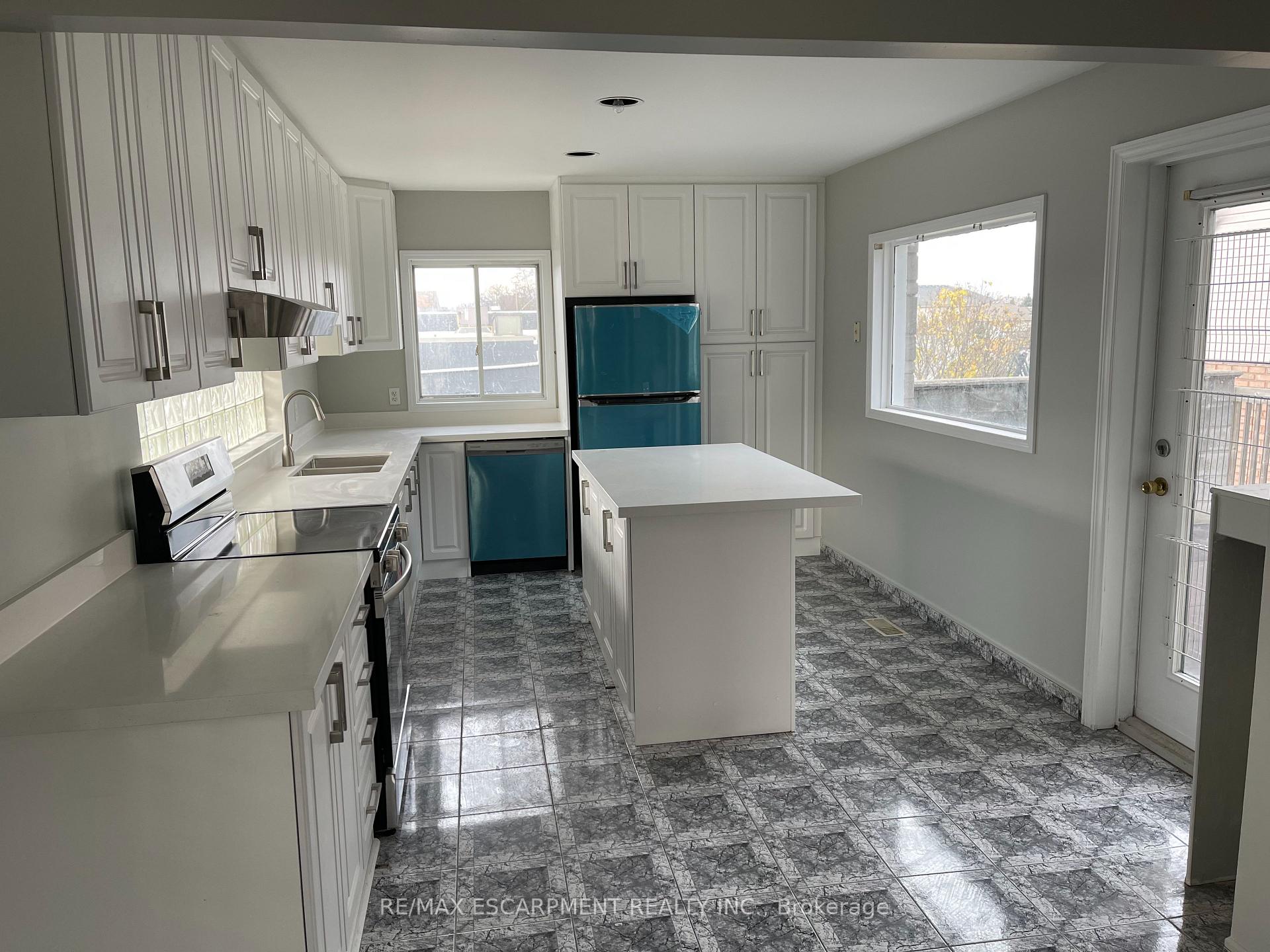 Photo 5 of Unit 2, 175 Gray Road, Hamilton, Riverdale — HOMEH