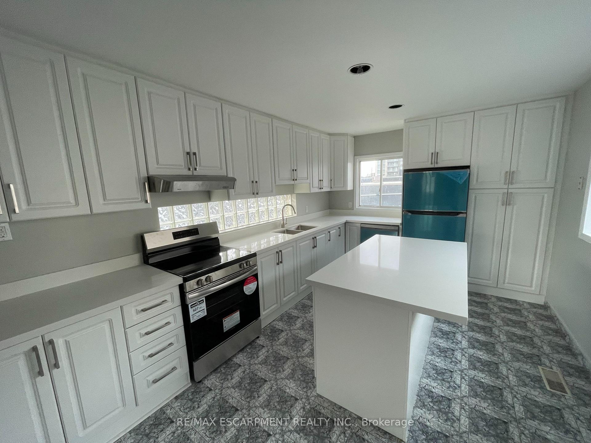 Photo 2 of Unit 2, 175 Gray Road, Hamilton, Riverdale — HOMEH
