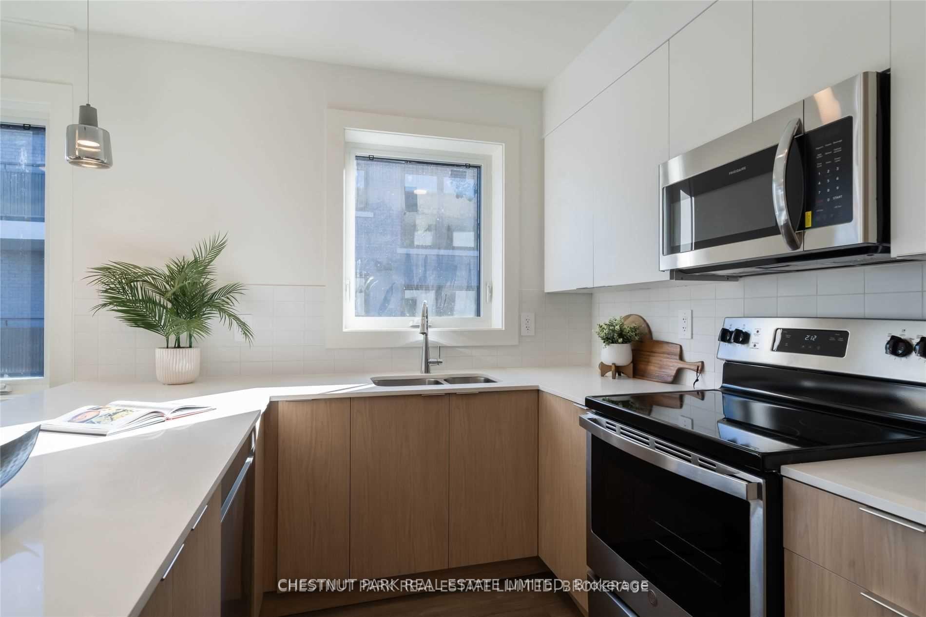 Photo 9 of Unit 4, 1446 Avenue Road, Toronto, Englemount-Lawrence — HOMEH