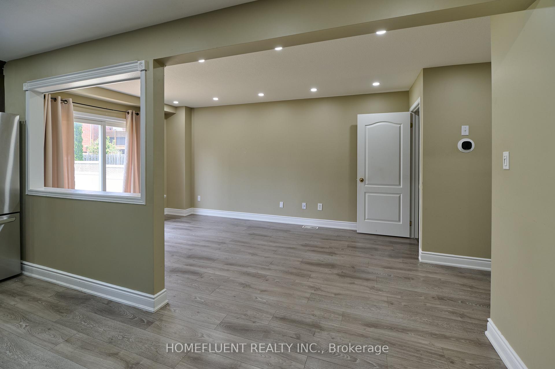 Photo 4 of 90 Snowdrop Cres, Kitchener, Larentian West — HOMEH