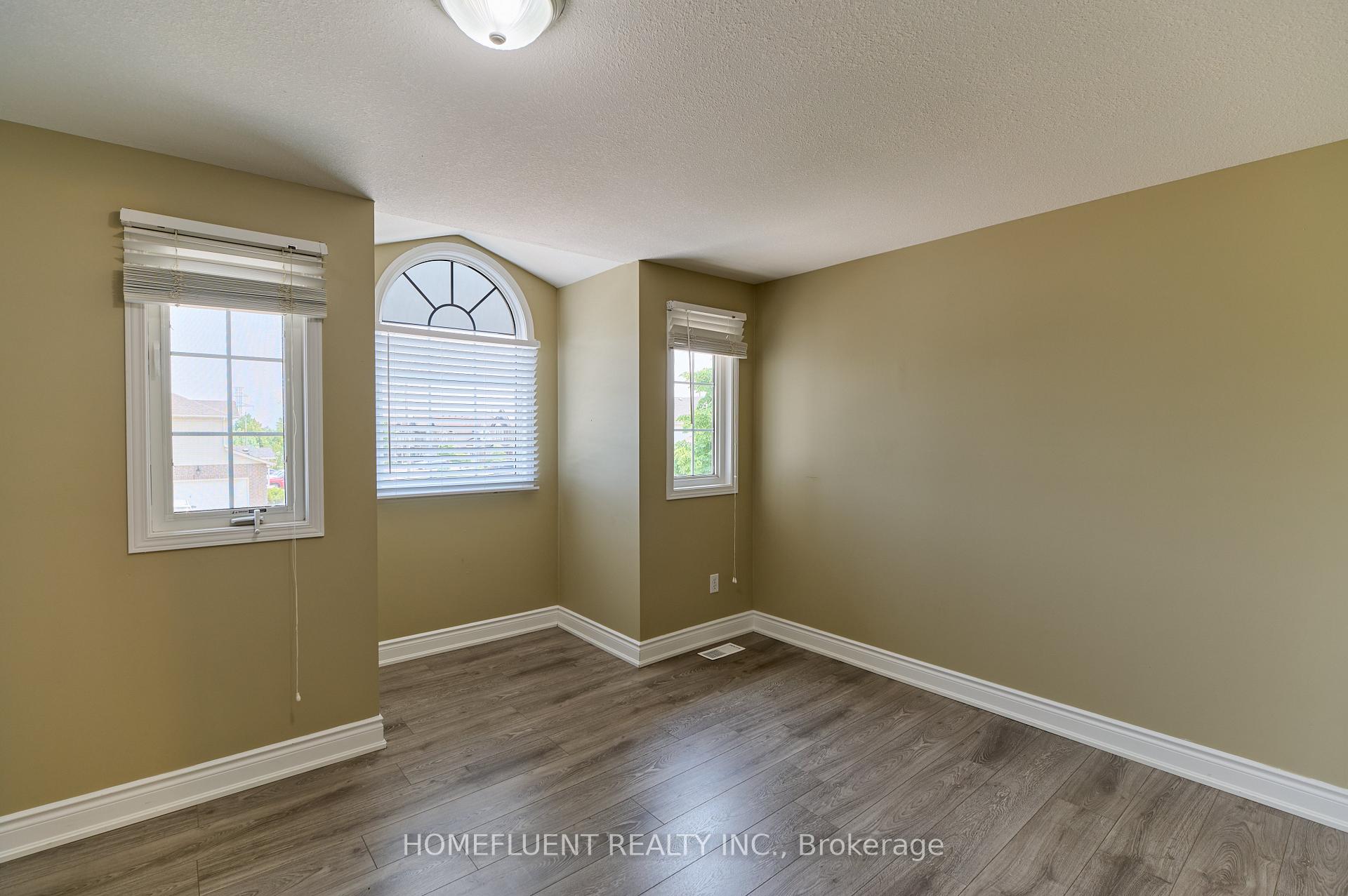 Photo 10 of 90 Snowdrop Cres, Kitchener, Larentian West — HOMEH