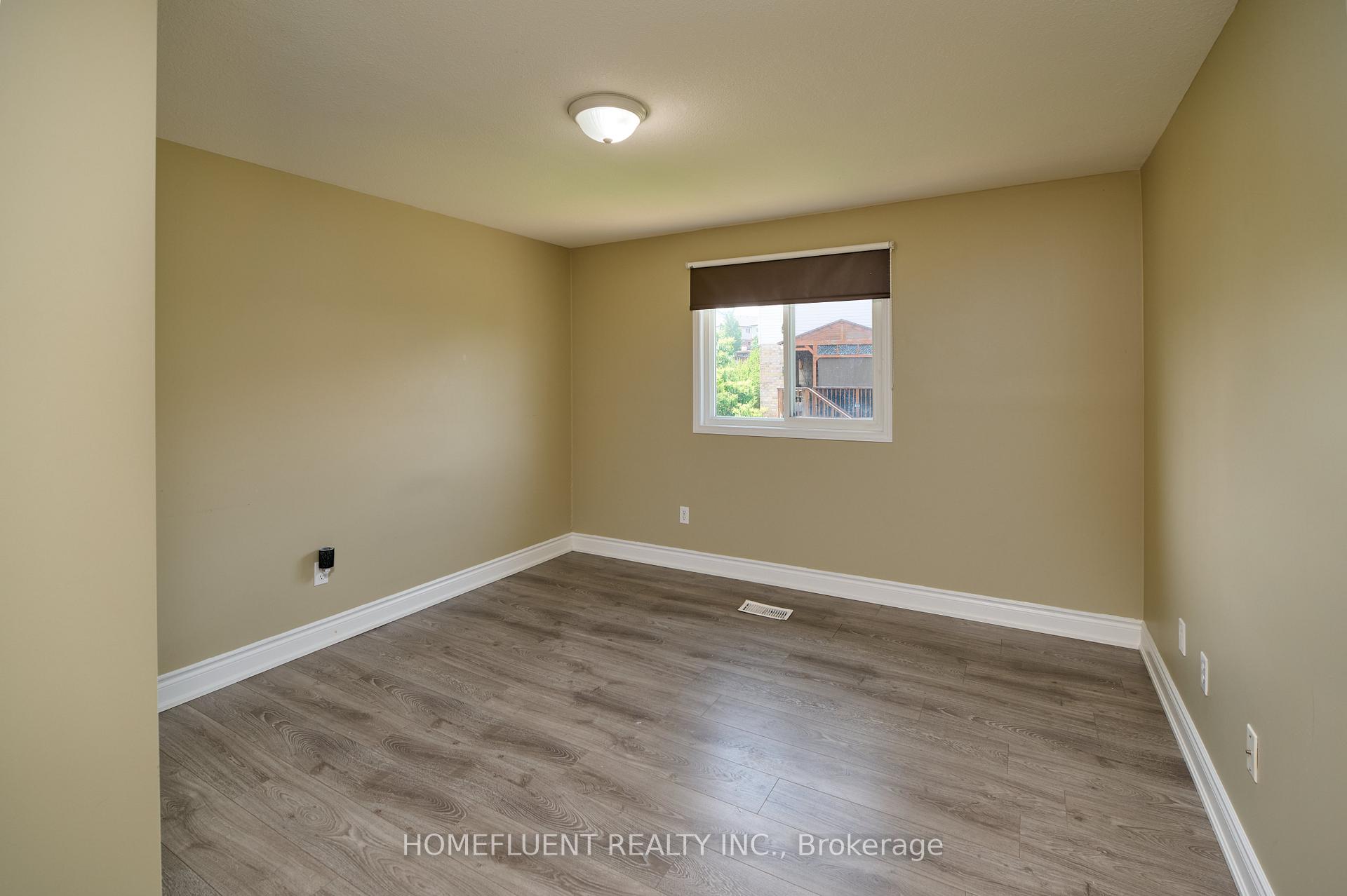 Photo 15 of 90 Snowdrop Cres, Kitchener, Larentian West — HOMEH