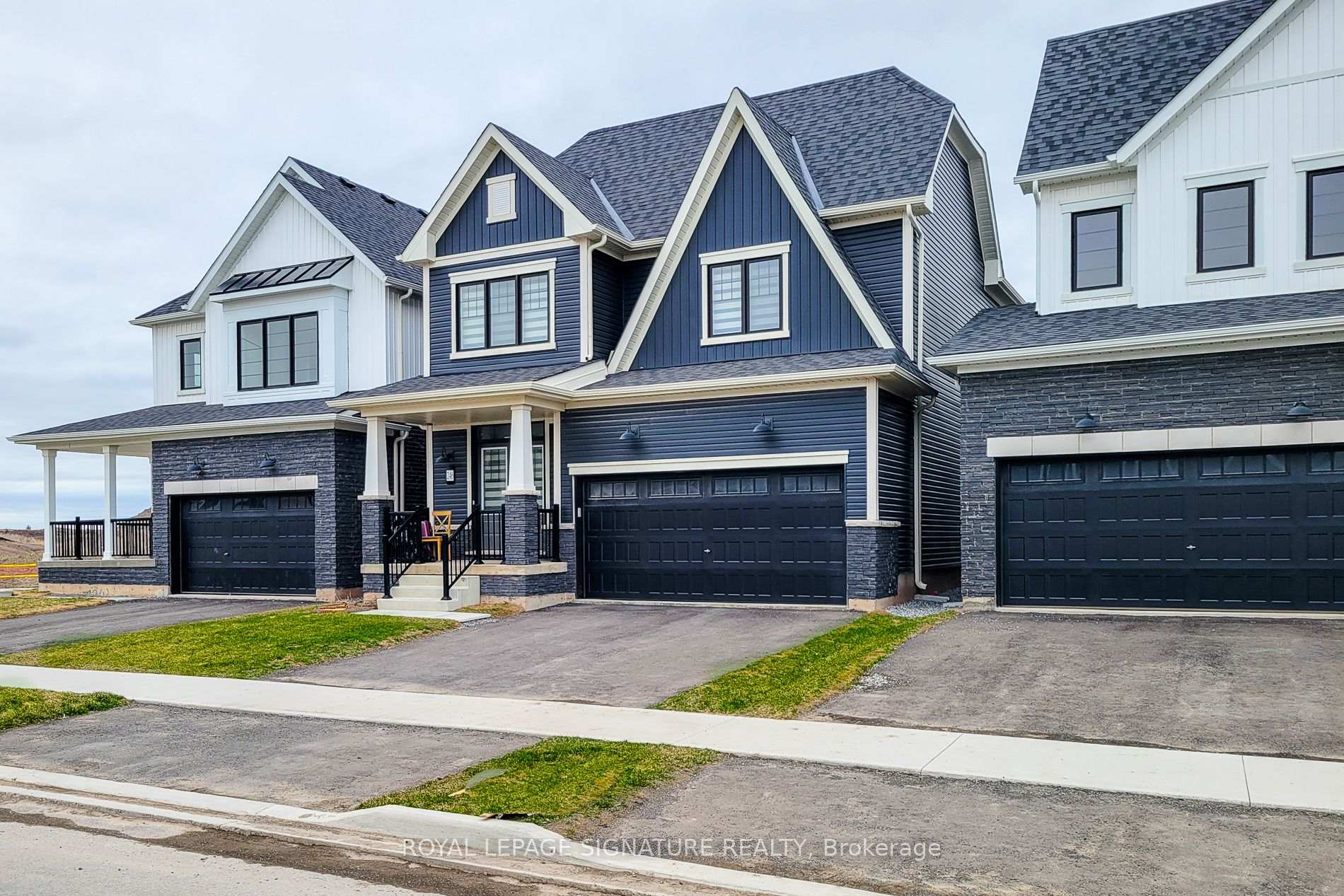 Photo 2 of 246 Eastbridge Avenue, Welland, Dain City — HOMEH