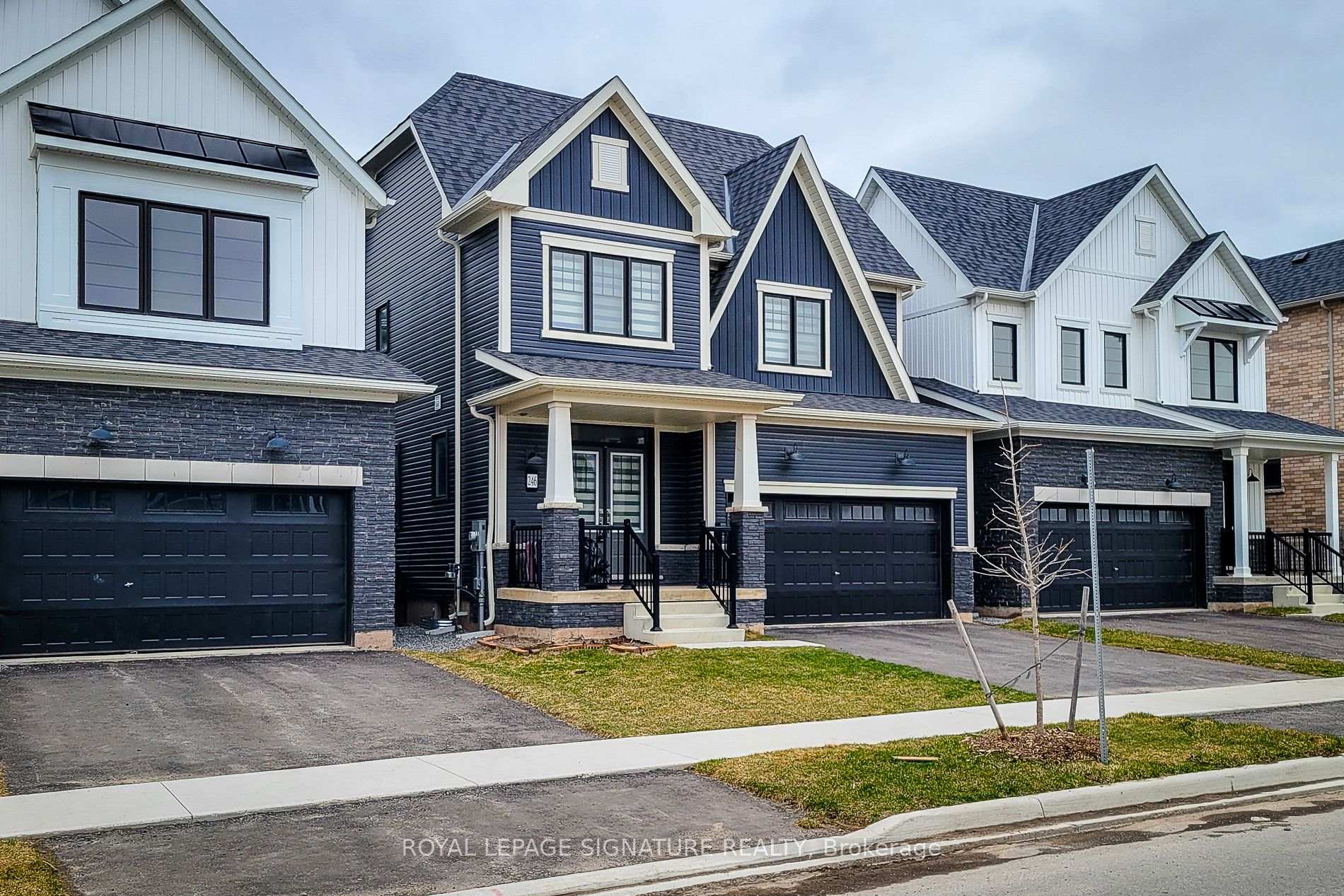 Photo 3 of 246 Eastbridge Avenue, Welland, Dain City — HOMEH