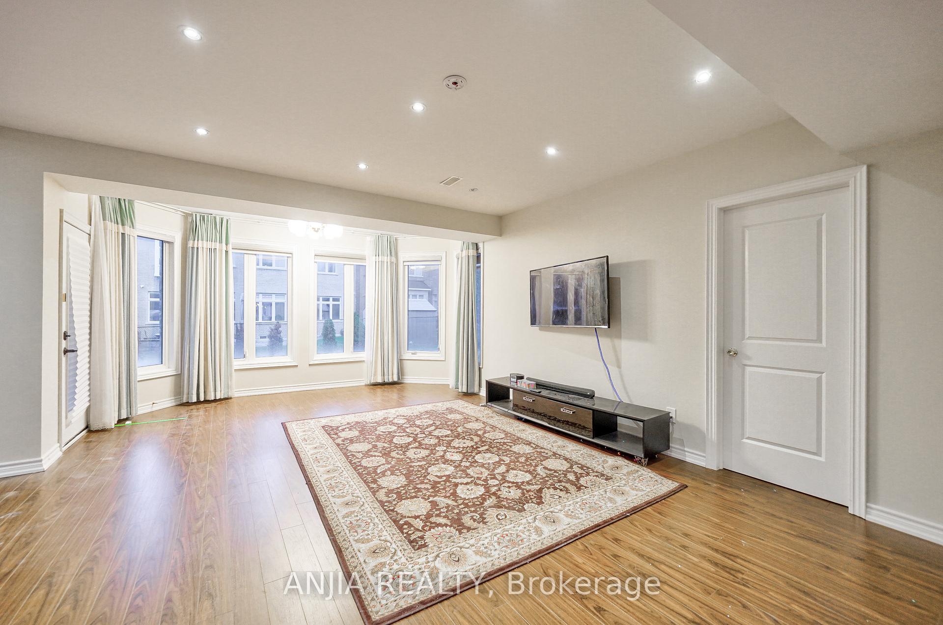 Photo 7 of 21 Royal West Road, Markham, Devil's Elbow — HOMEH