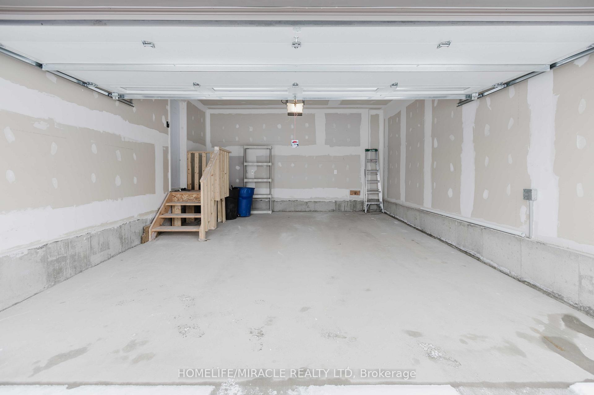 Photo 37 of 815 Wooler Place, Ottawa, Leitrim — HOMEH