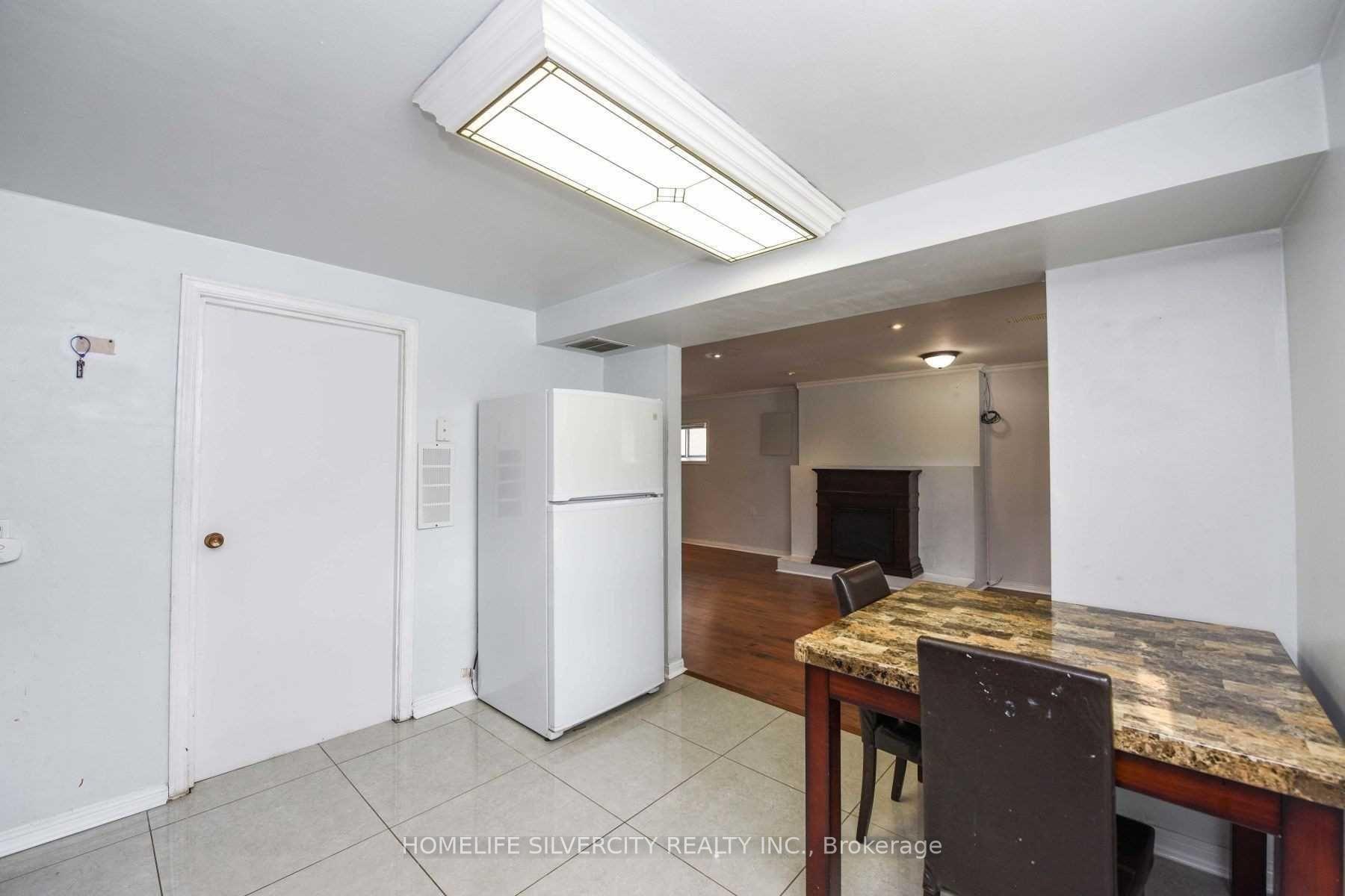 Photo 3 of 300 Royal Salisbury Way, Brampton, Madoc — HOMEH