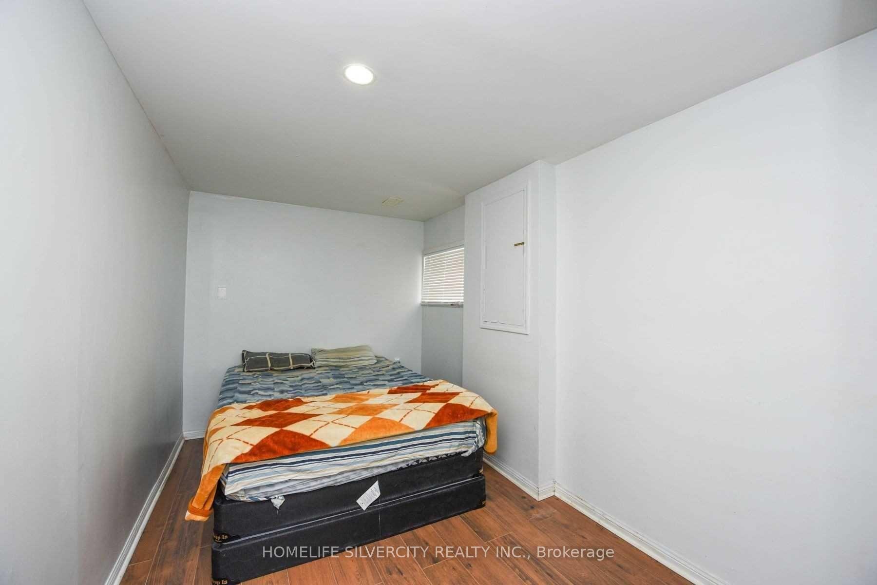 Photo 5 of 300 Royal Salisbury Way, Brampton, Madoc — HOMEH