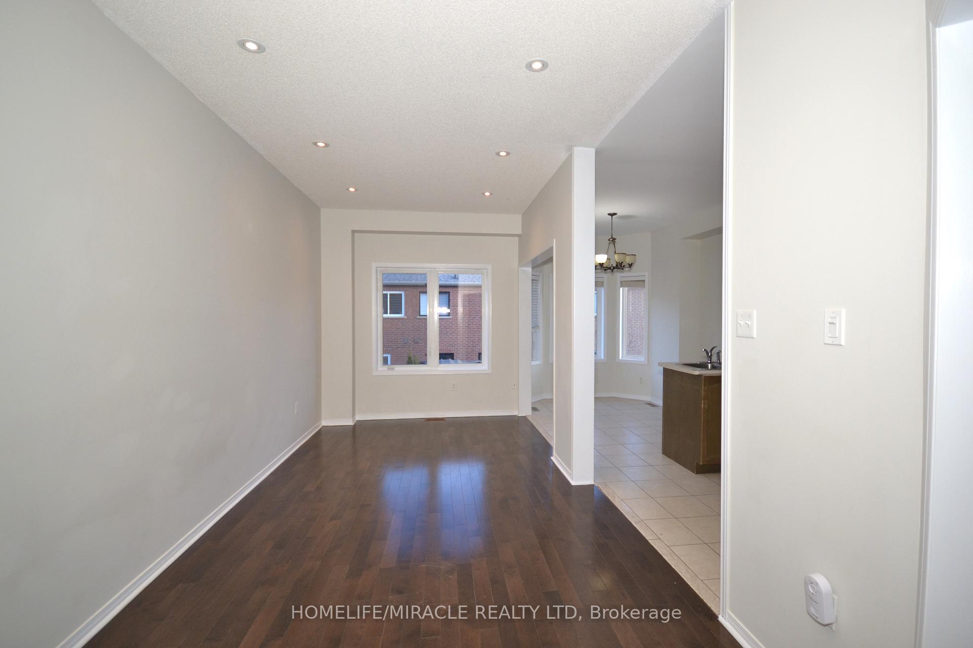 Photo 4 of 29 Portrush Trail, Brampton, Credit Valley — HOMEH