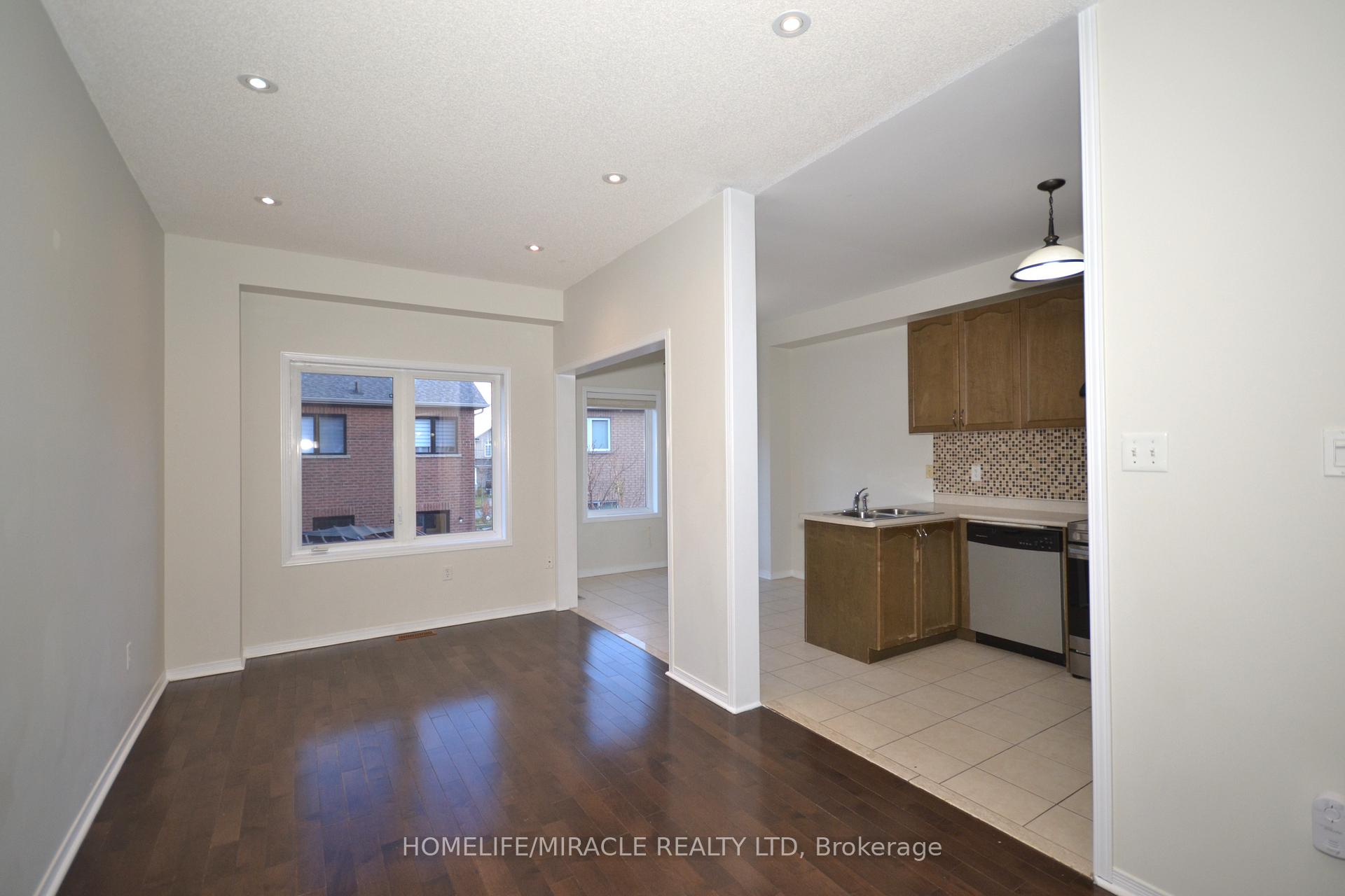 Photo 5 of 29 Portrush Trail, Brampton, Credit Valley — HOMEH
