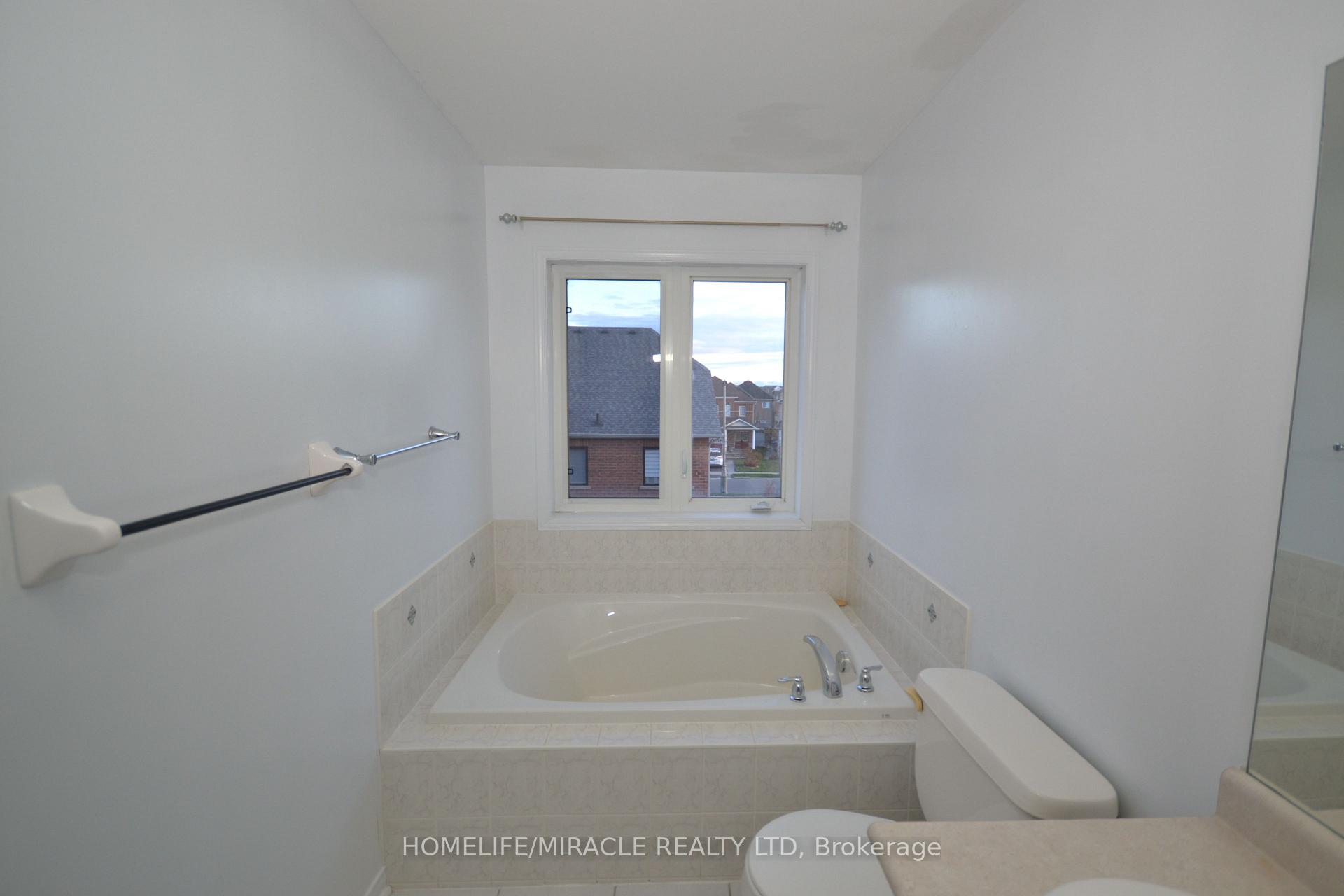 Photo 14 of 29 Portrush Trail, Brampton, Credit Valley — HOMEH