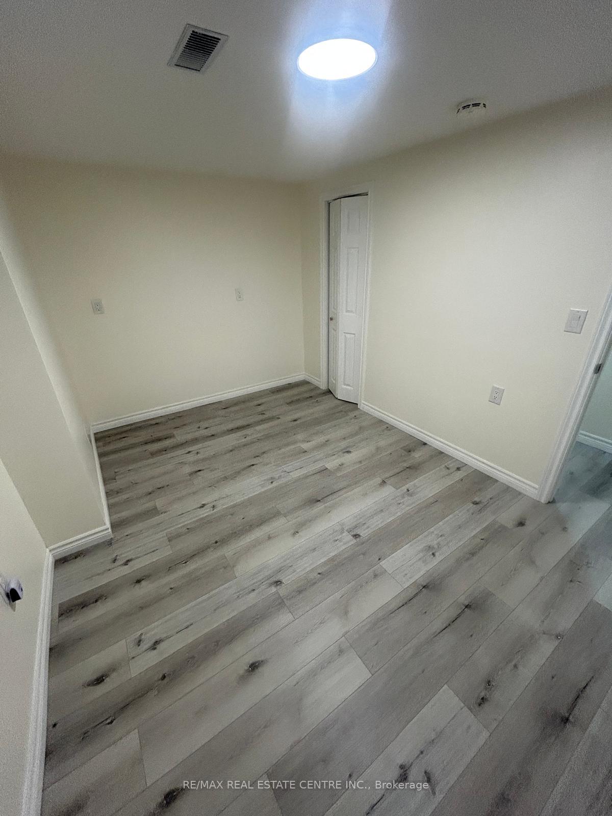 Photo 14 of Unit Lower, 10 San Remo Drive, Hamilton, Mountview — HOMEH