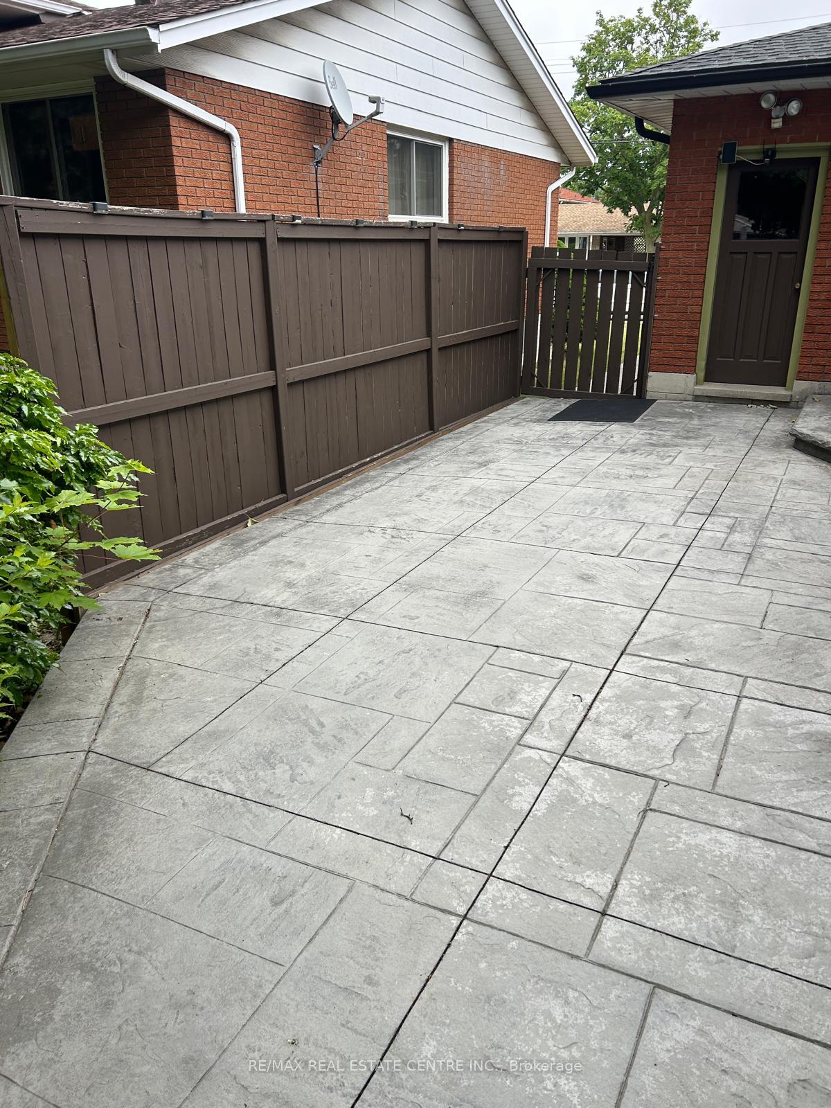 Photo 17 of Unit Lower, 10 San Remo Drive, Hamilton, Mountview — HOMEH