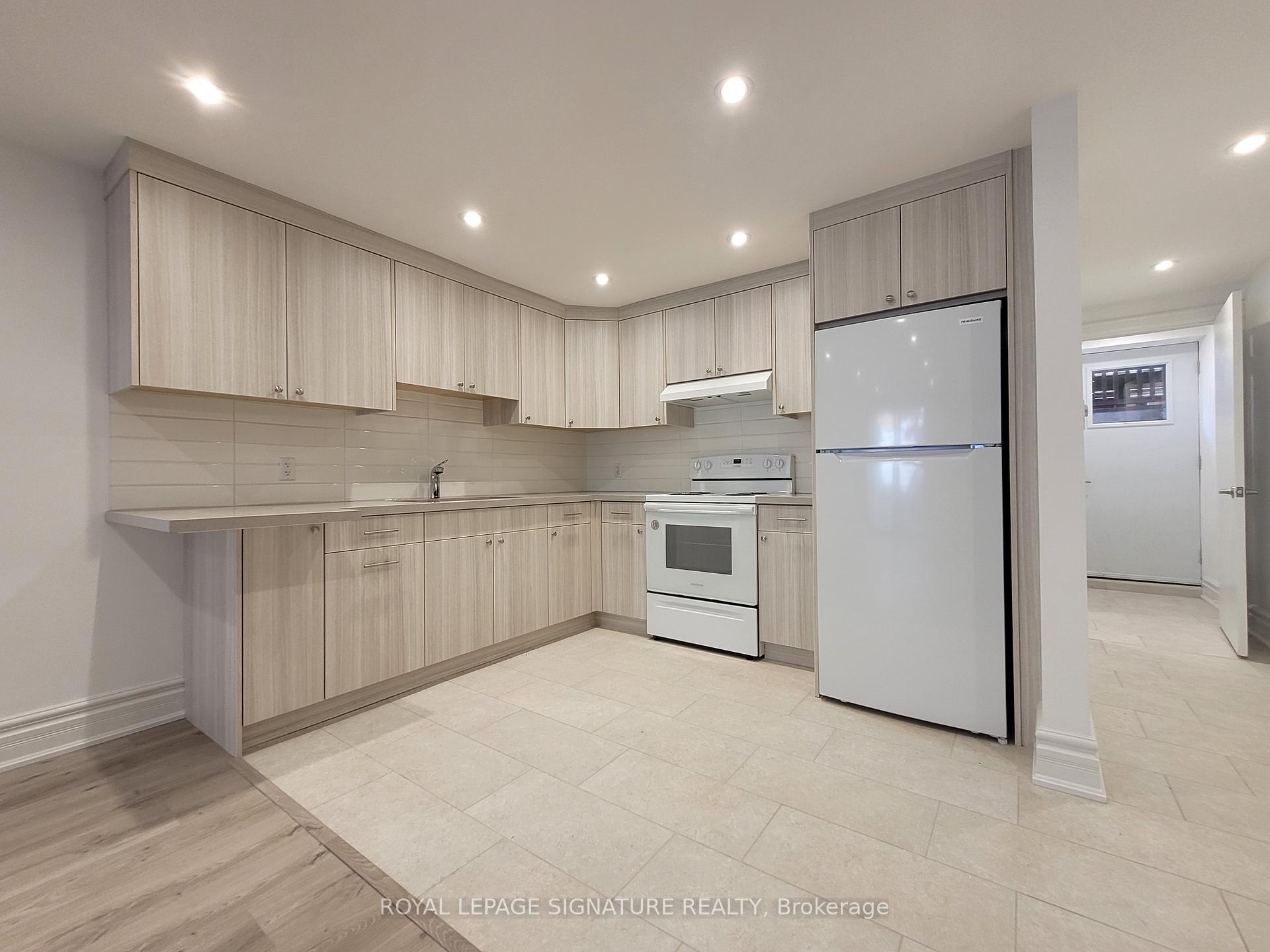 Photo 9 of Unit Lower, 18 Coxwell Avenue, Toronto, Greenwood-Coxwell — HOMEH