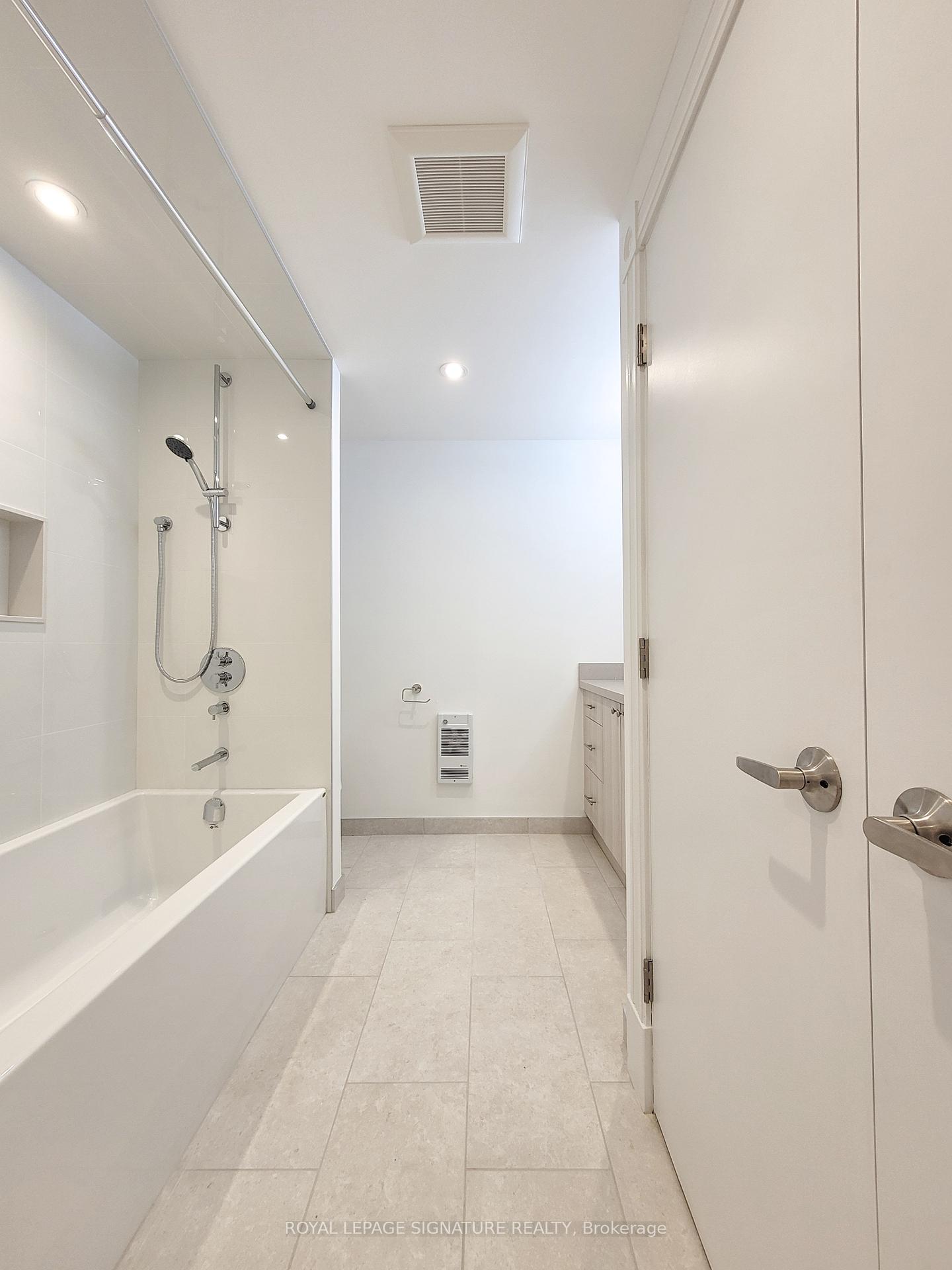 Photo 10 of Unit Lower, 18 Coxwell Avenue, Toronto, Greenwood-Coxwell — HOMEH