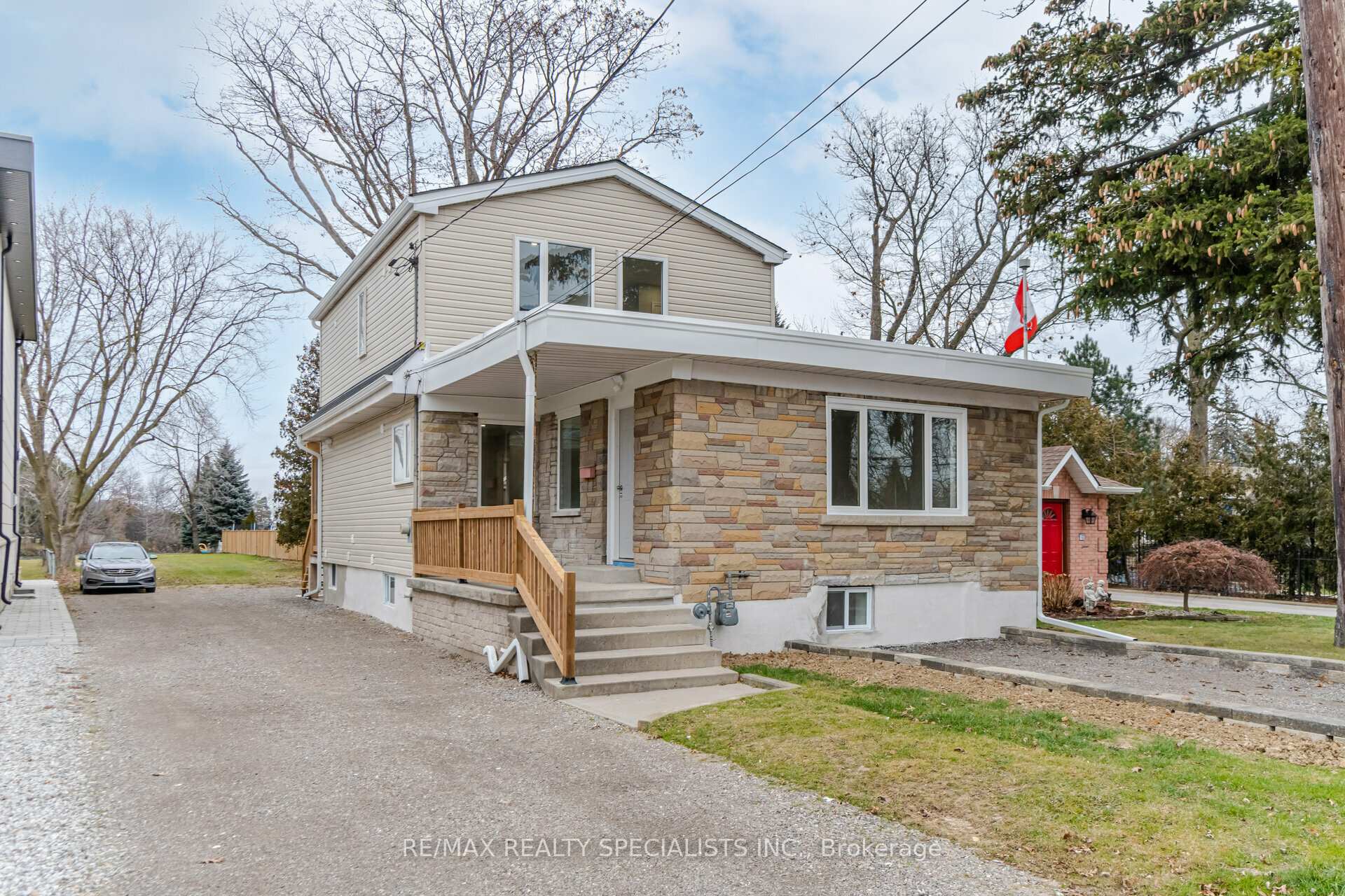 Photo 1 of Unit 3, 9 Frances Avenue, Hamilton, Lakeshore — HOMEH