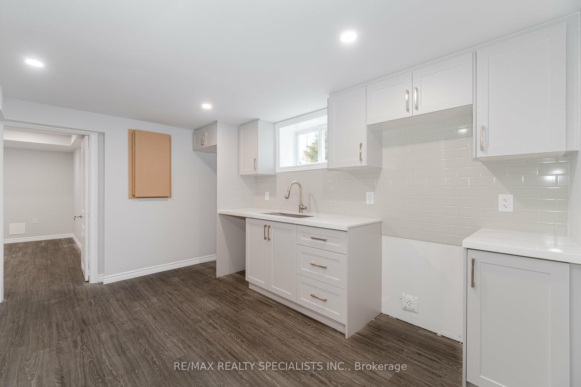 Photo 7 of Unit 3, 9 Frances Avenue, Hamilton, Lakeshore — HOMEH
