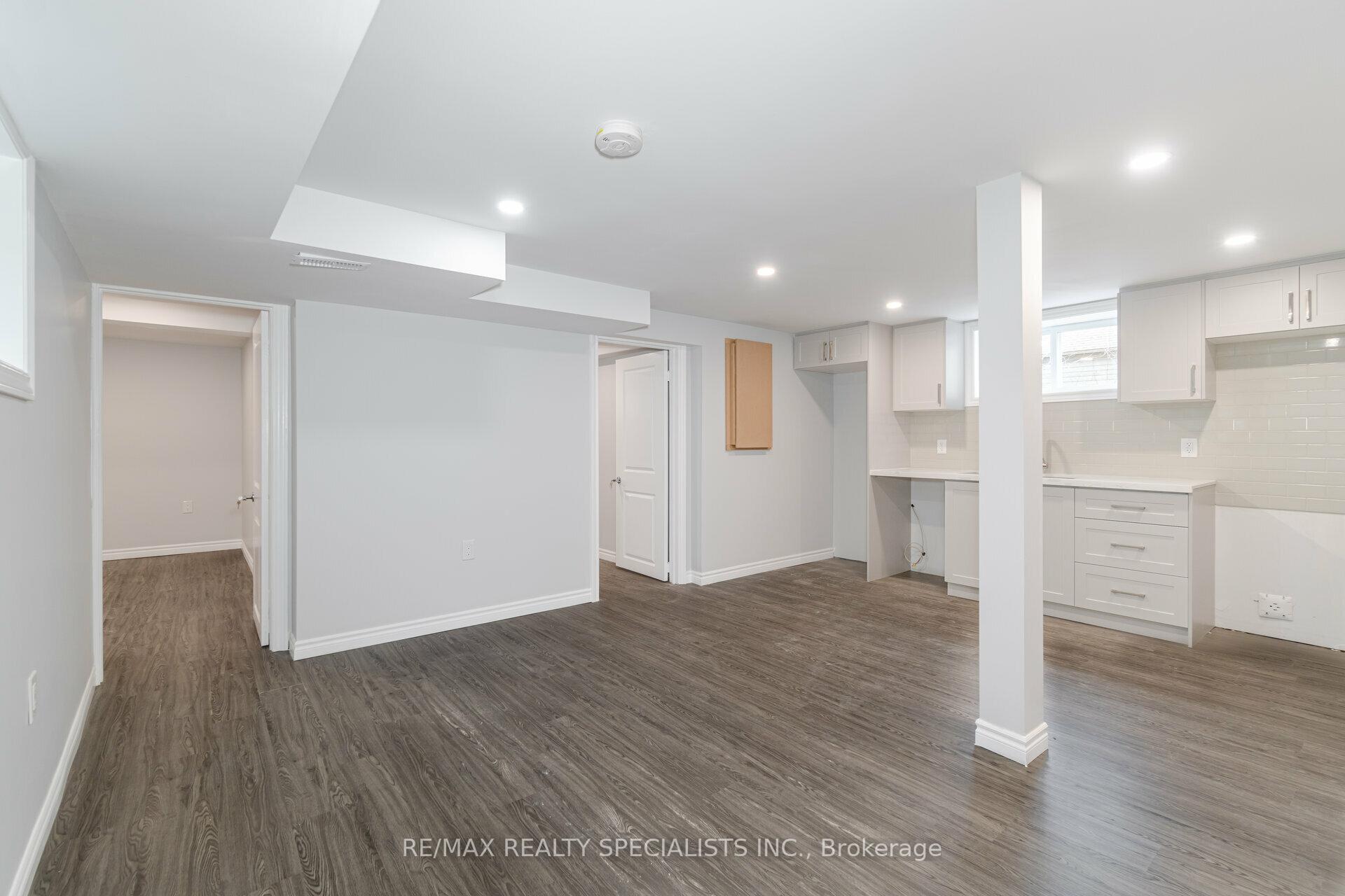 Photo 10 of Unit 3, 9 Frances Avenue, Hamilton, Lakeshore — HOMEH