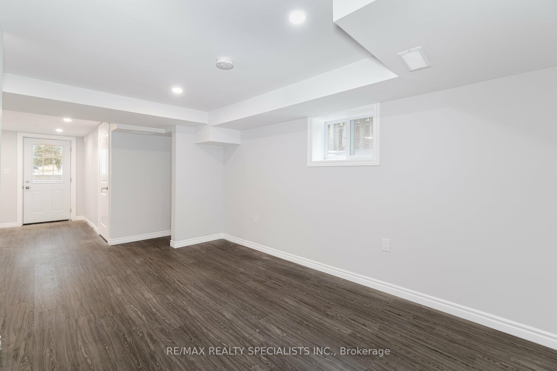 Photo 9 of Unit 3, 9 Frances Avenue, Hamilton, Lakeshore — HOMEH