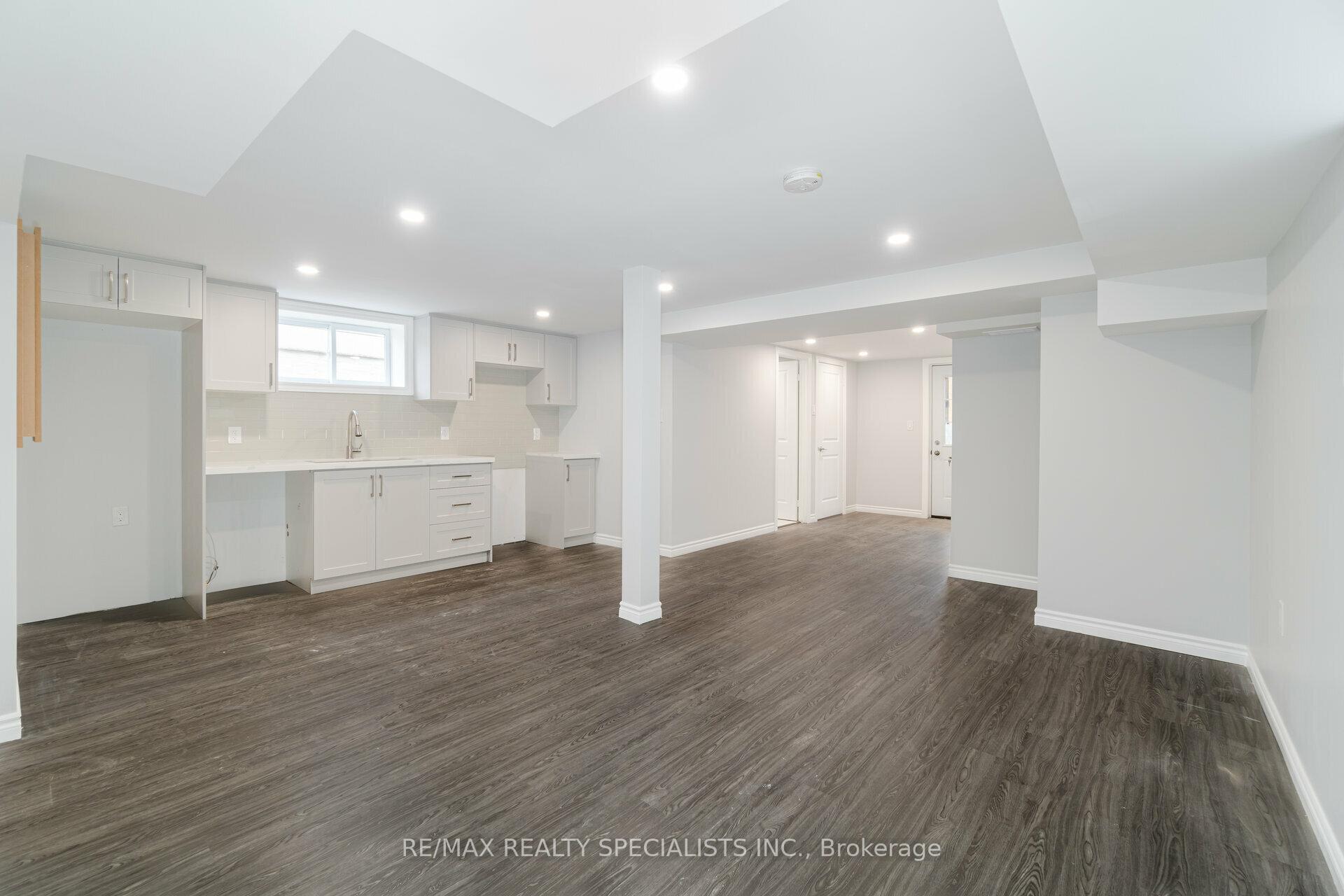 Photo 12 of Unit 3, 9 Frances Avenue, Hamilton, Lakeshore — HOMEH