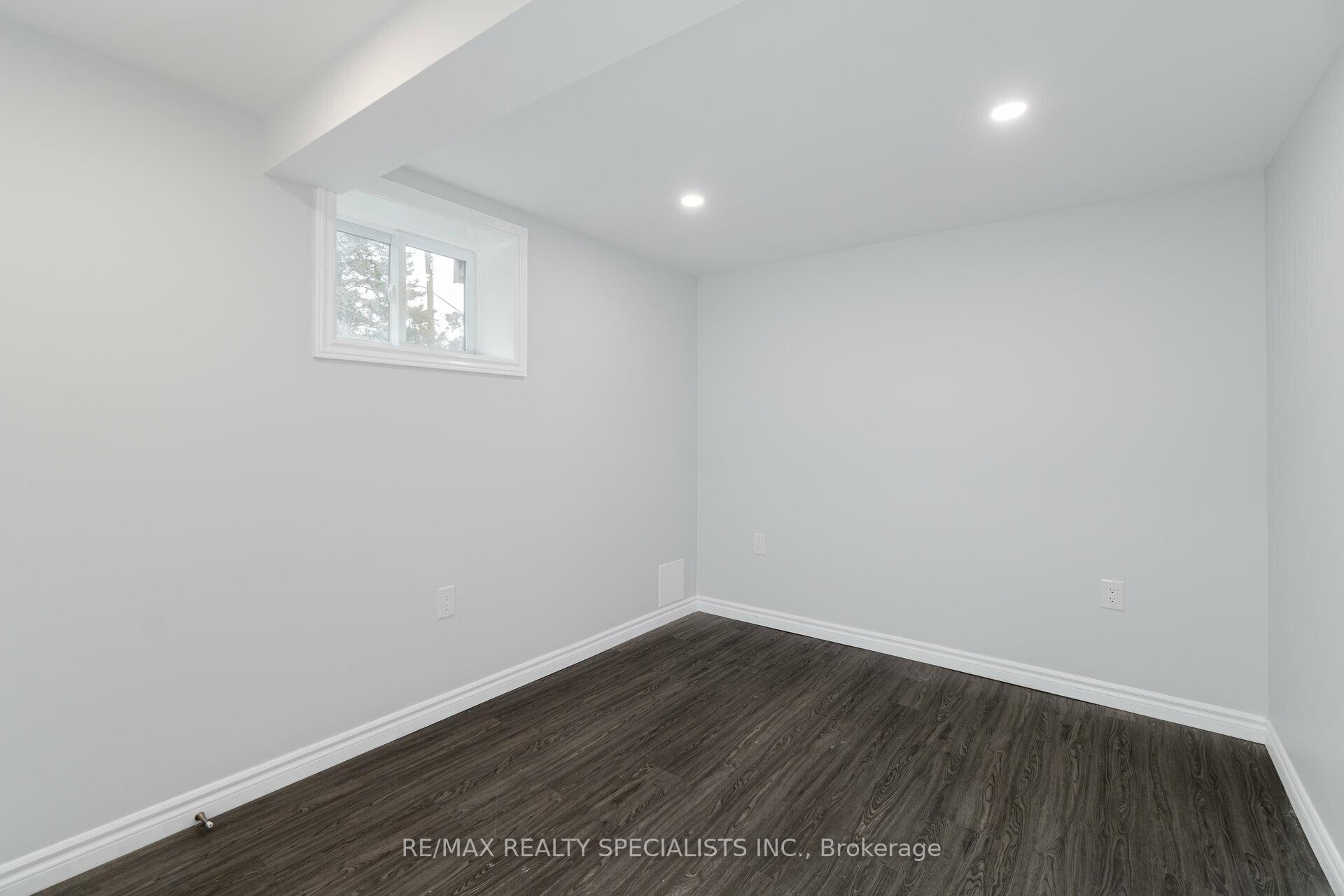 Photo 16 of Unit 3, 9 Frances Avenue, Hamilton, Lakeshore — HOMEH