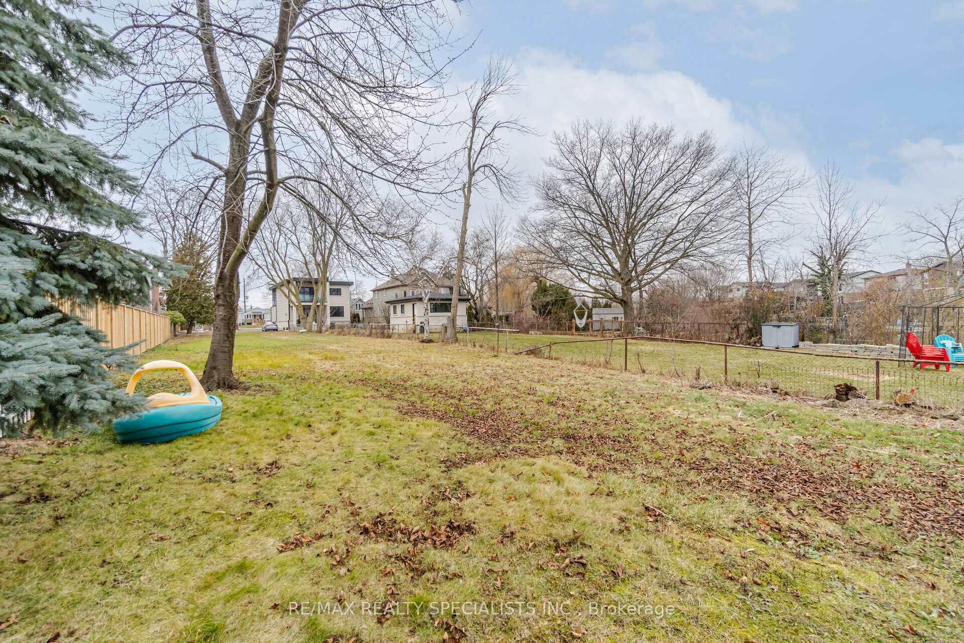Photo 27 of Unit 3, 9 Frances Avenue, Hamilton, Lakeshore — HOMEH