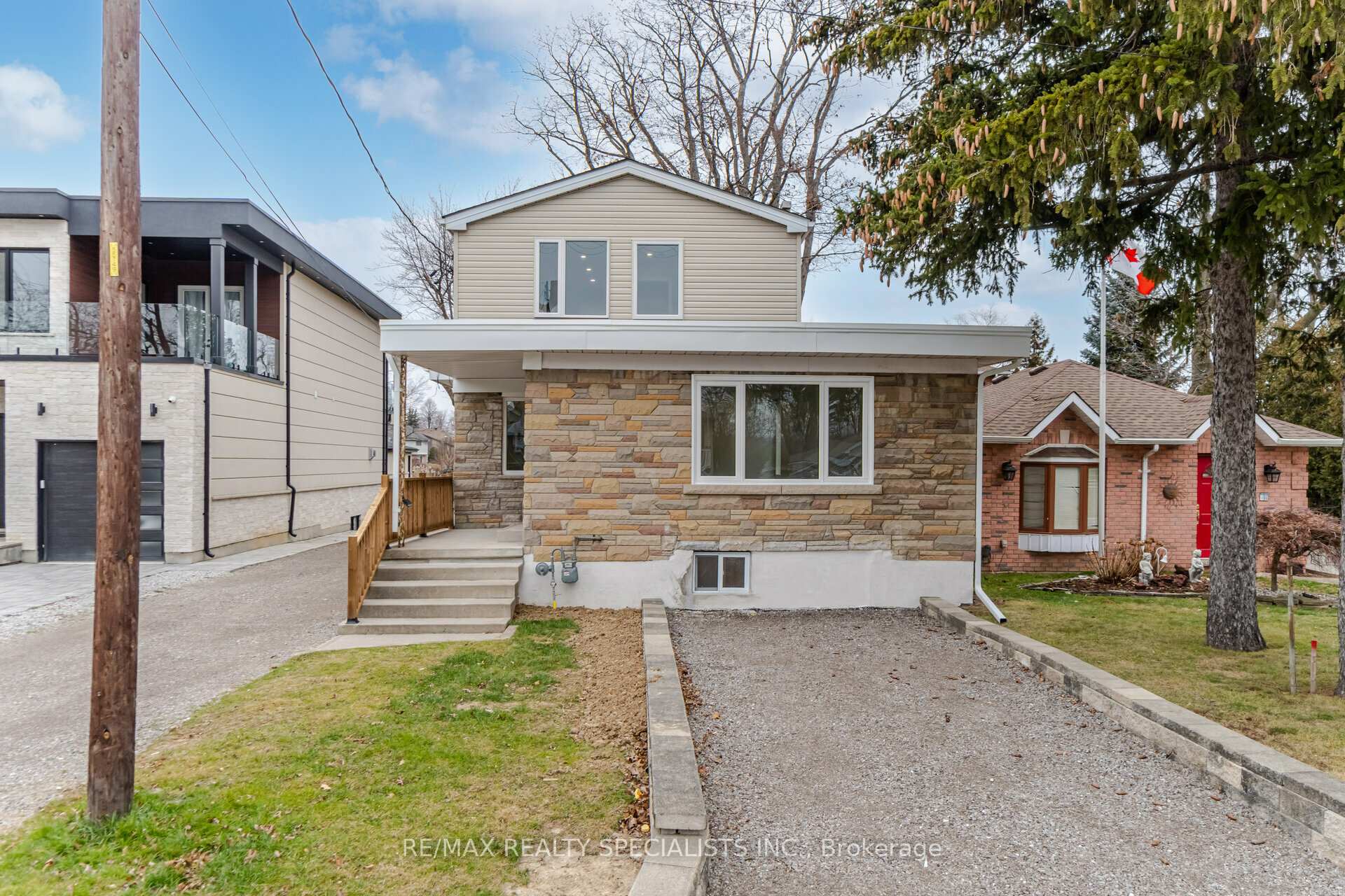 Photo 2 of Unit 1, 9 Frances Avenue, Hamilton, Lakeshore — HOMEH