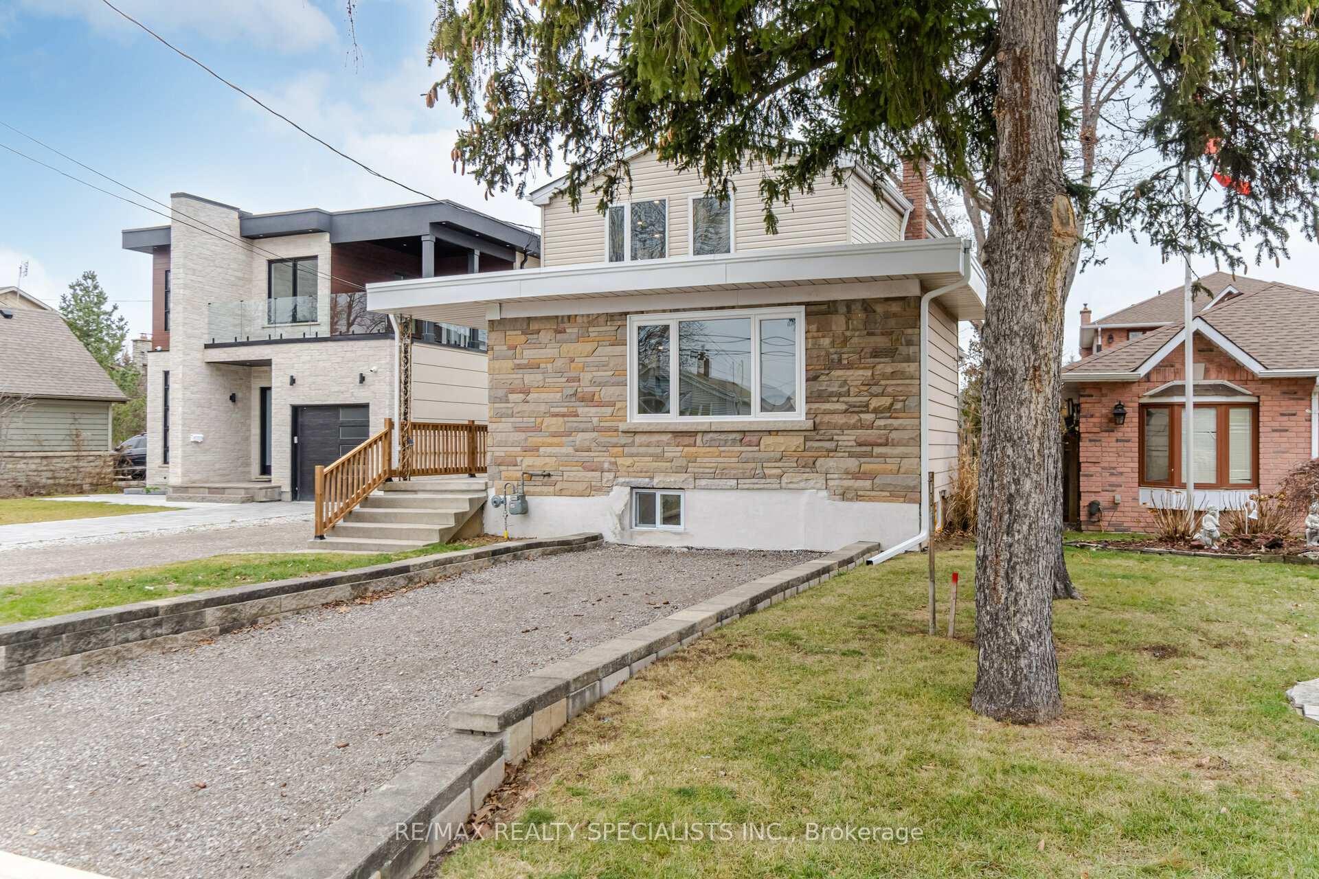 Photo 3 of Unit 1, 9 Frances Avenue, Hamilton, Lakeshore — HOMEH