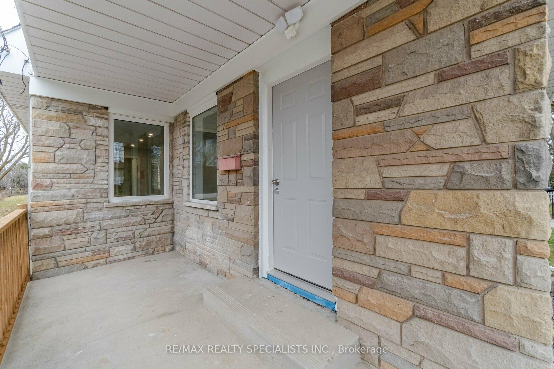 Photo 5 of Unit 1, 9 Frances Avenue, Hamilton, Lakeshore — HOMEH