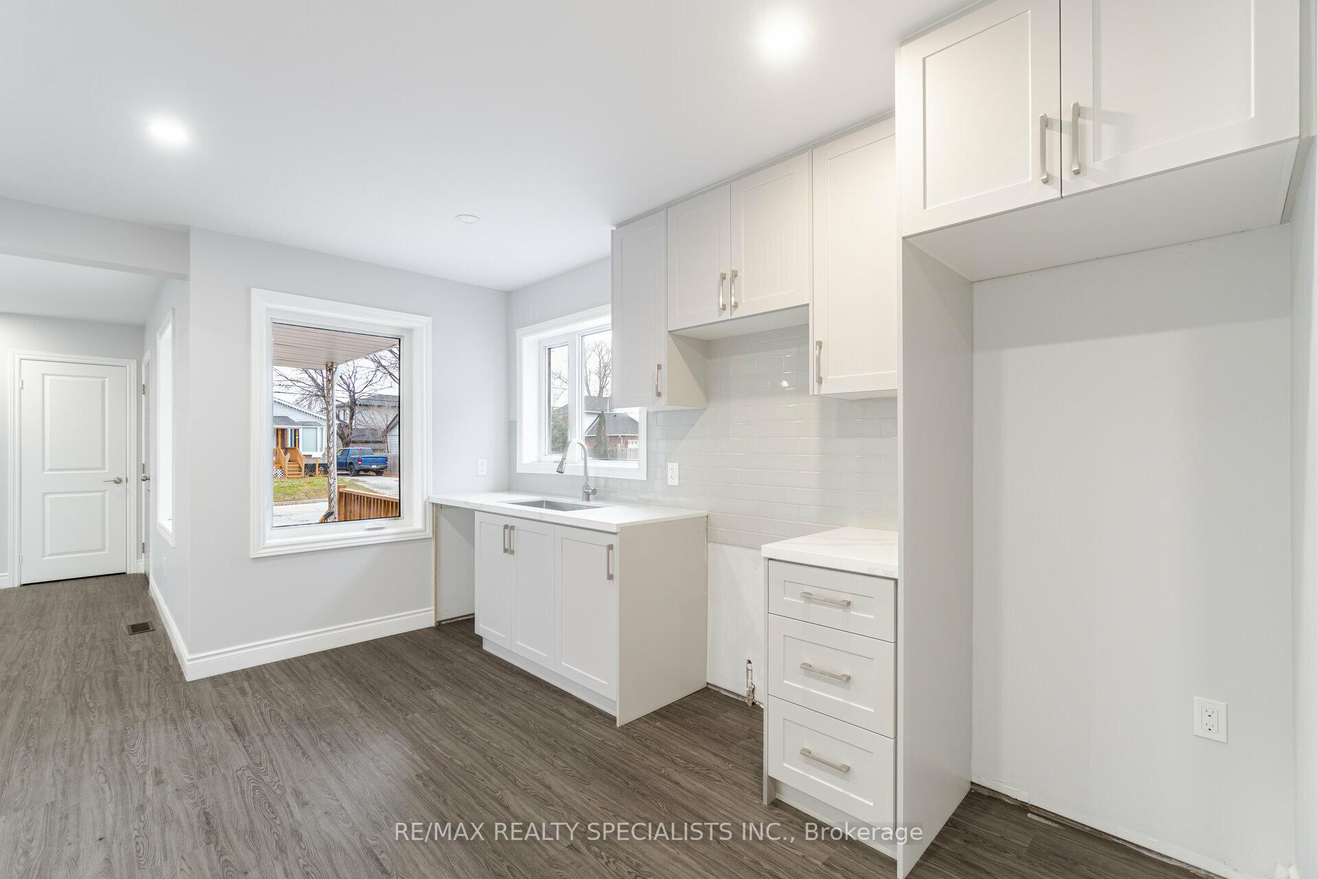 Photo 15 of Unit 1, 9 Frances Avenue, Hamilton, Lakeshore — HOMEH