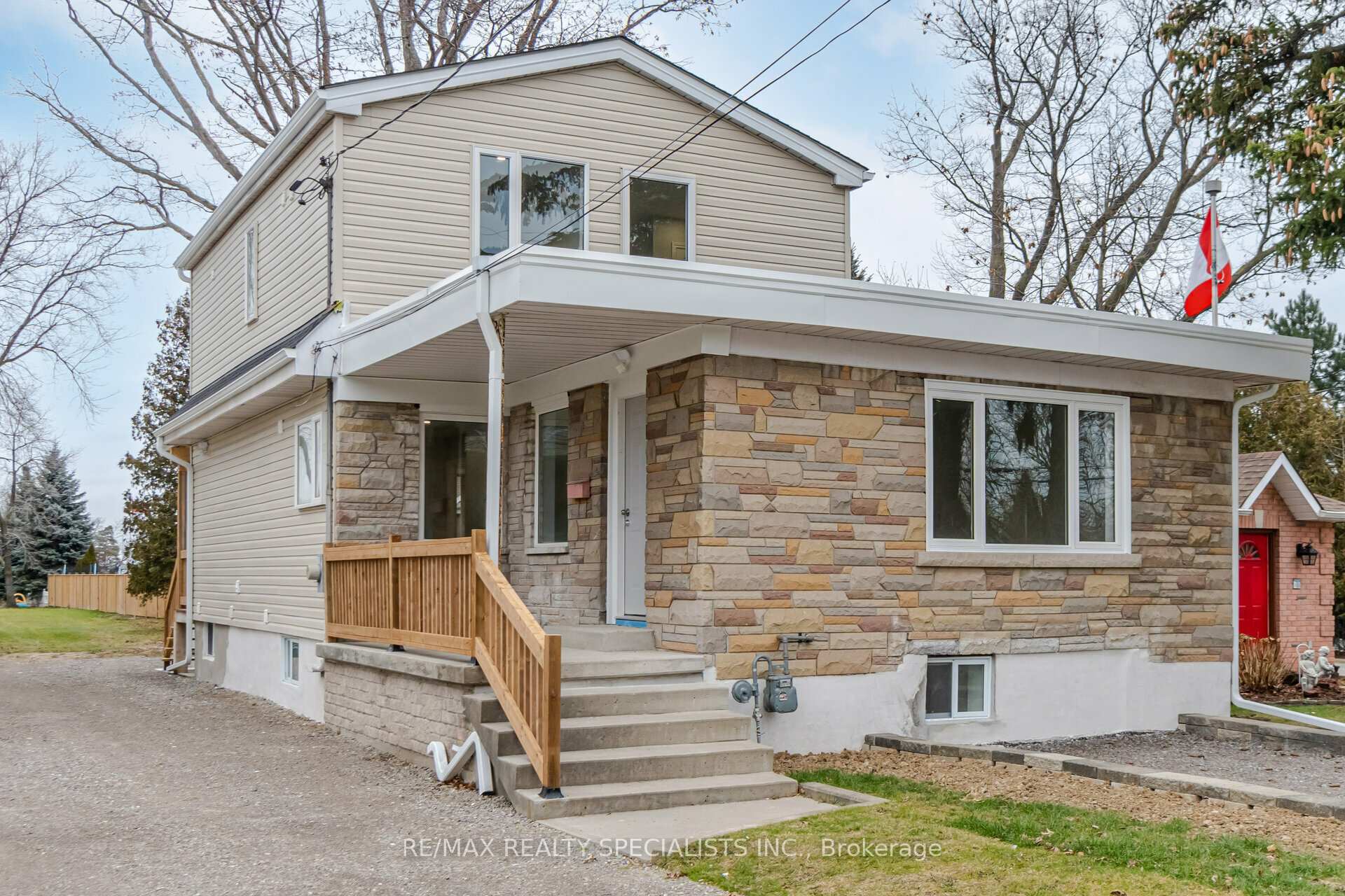 Photo 1 of Unit 2, 9 Frances Avenue, Hamilton, Lakeshore — HOMEH