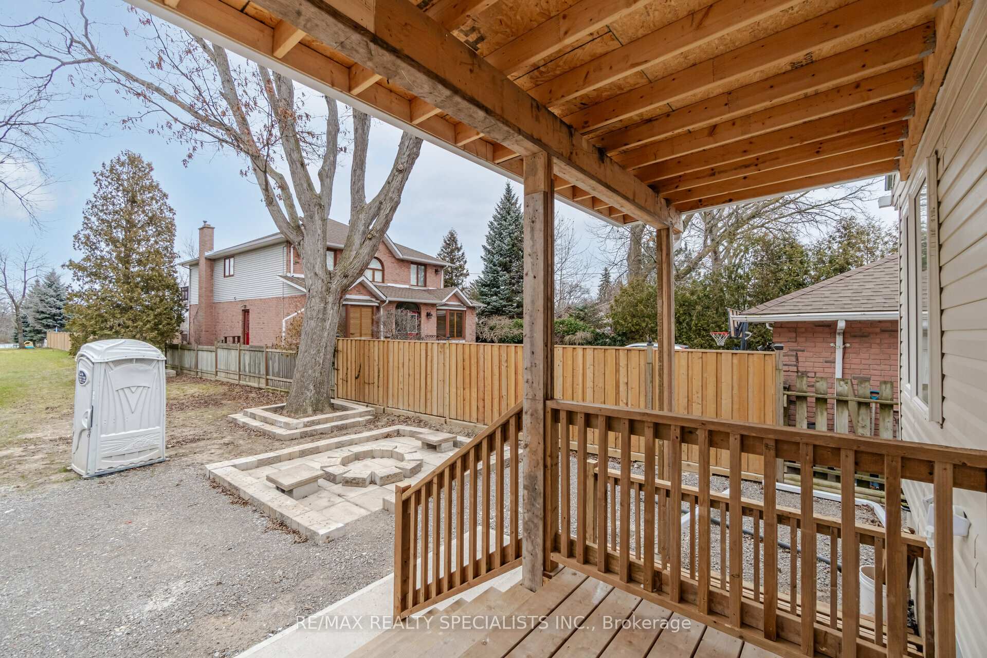 Photo 4 of Unit 2, 9 Frances Avenue, Hamilton, Lakeshore — HOMEH