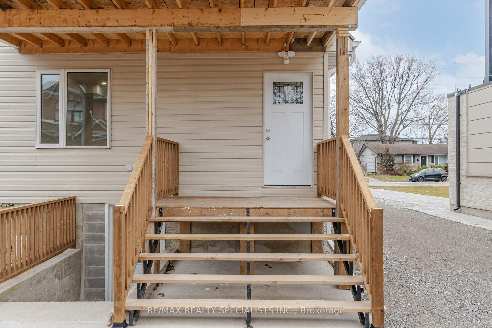 Photo 3 of Unit 2, 9 Frances Avenue, Hamilton, Lakeshore — HOMEH