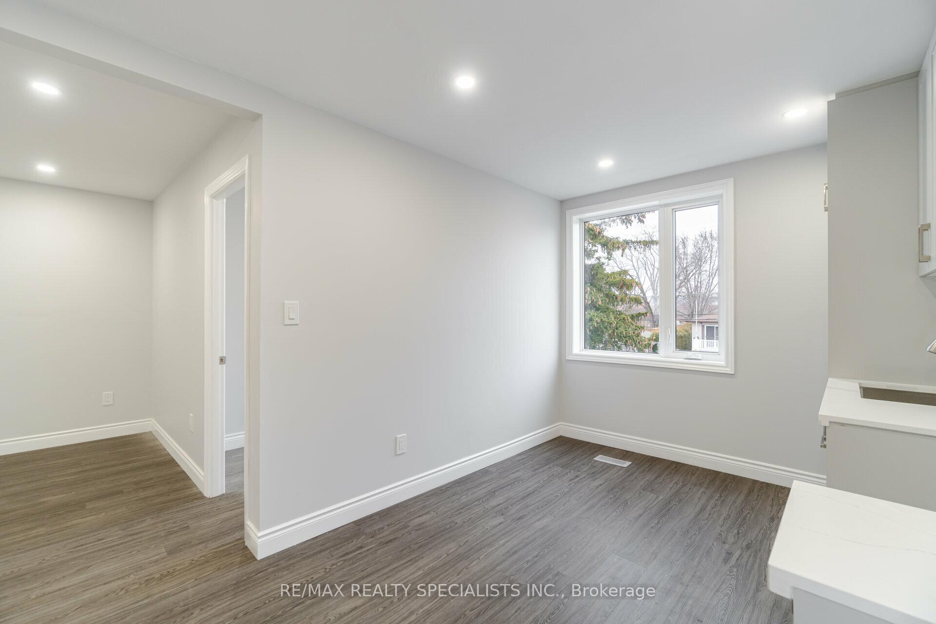 Photo 7 of Unit 2, 9 Frances Avenue, Hamilton, Lakeshore — HOMEH