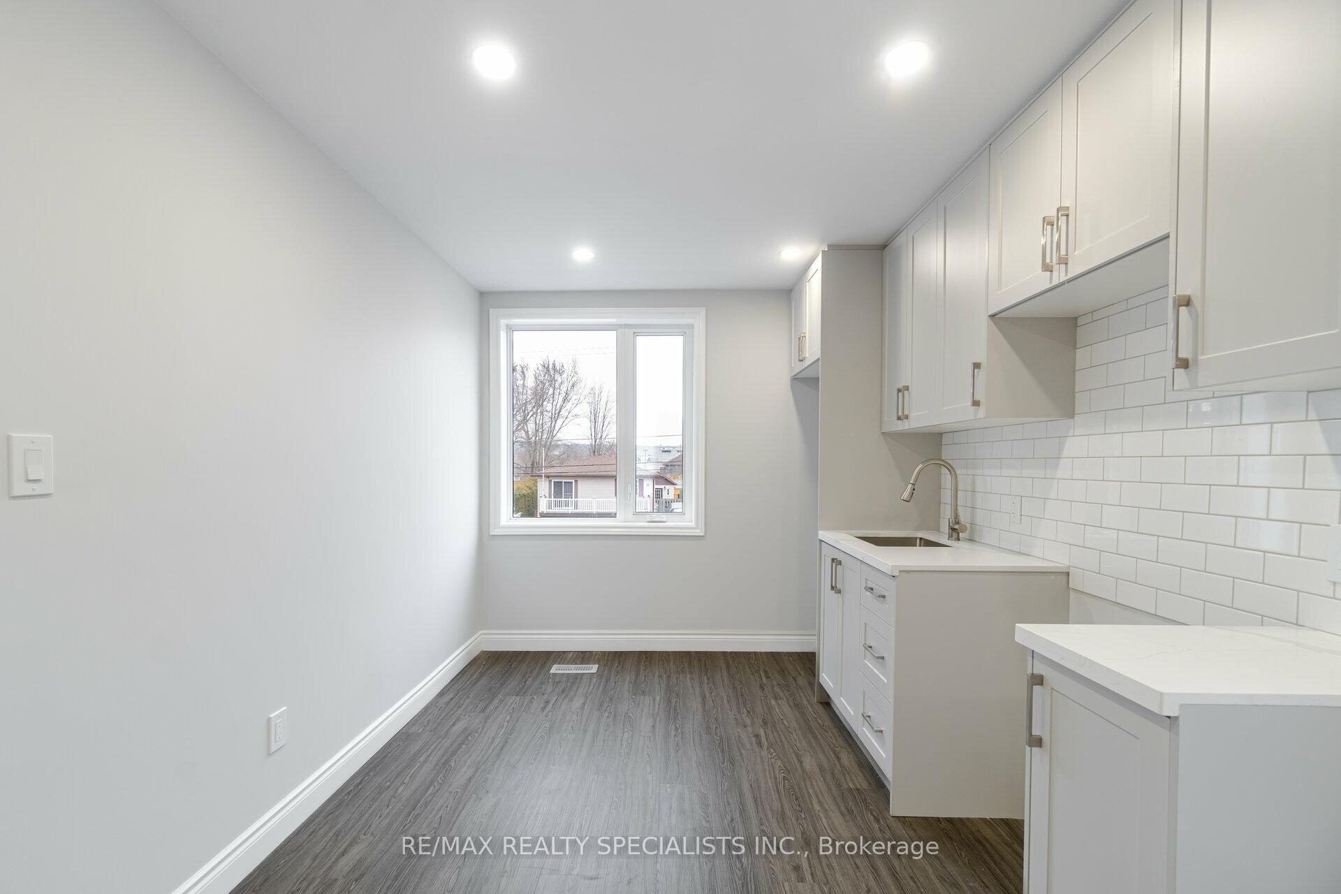 Photo 8 of Unit 2, 9 Frances Avenue, Hamilton, Lakeshore — HOMEH