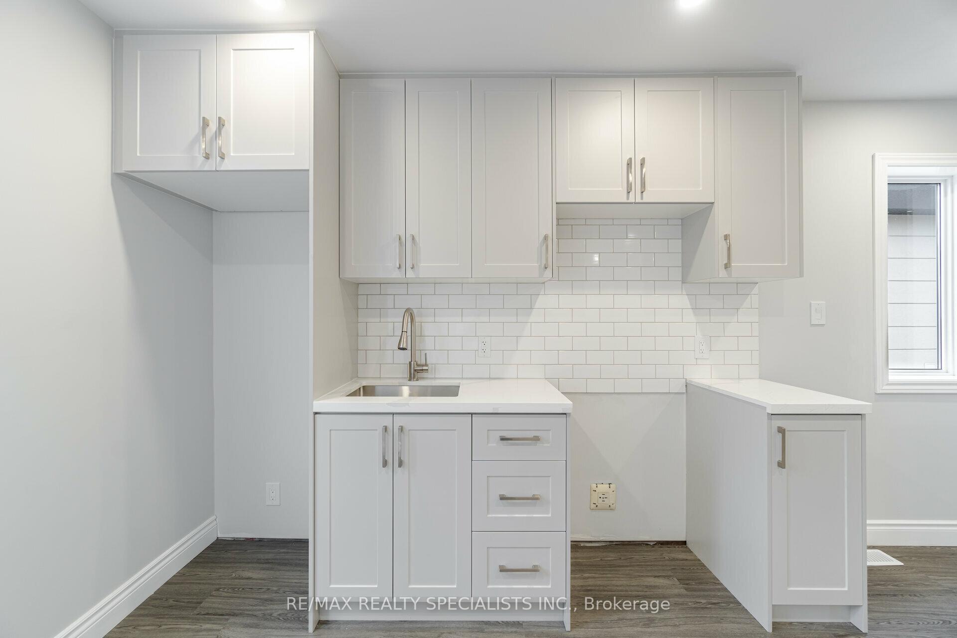 Photo 6 of Unit 2, 9 Frances Avenue, Hamilton, Lakeshore — HOMEH