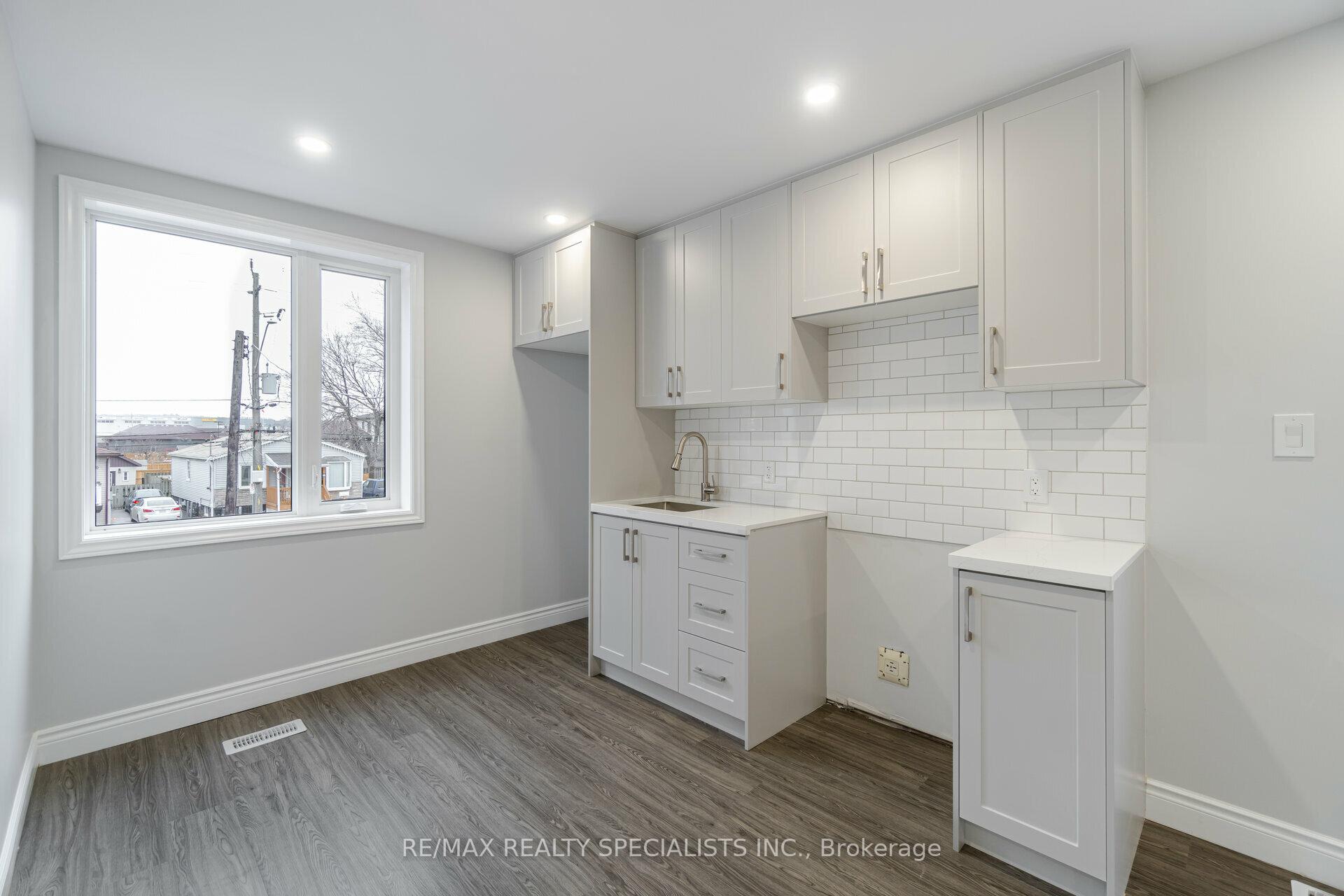 Photo 9 of Unit 2, 9 Frances Avenue, Hamilton, Lakeshore — HOMEH