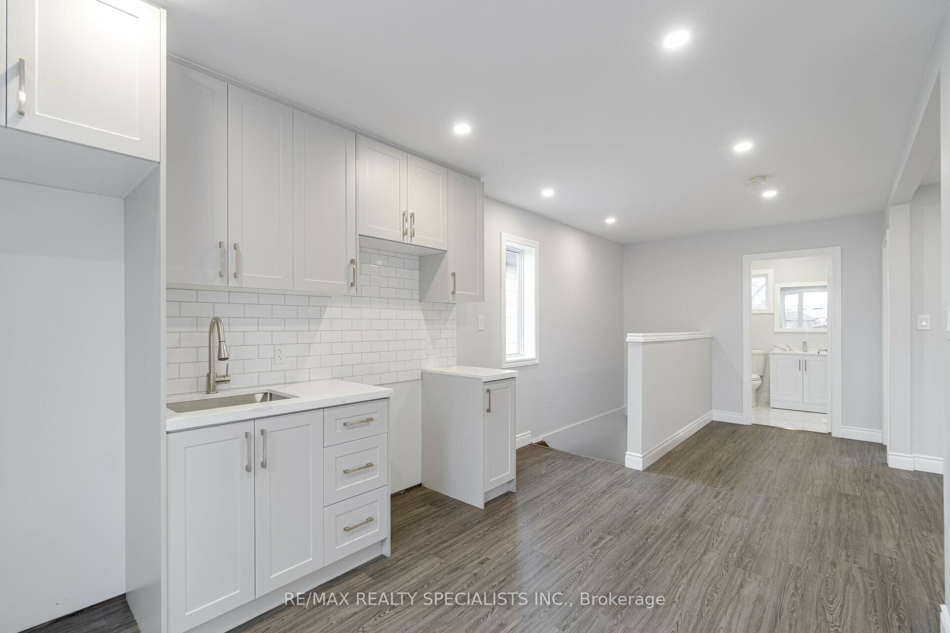 Photo 10 of Unit 2, 9 Frances Avenue, Hamilton, Lakeshore — HOMEH