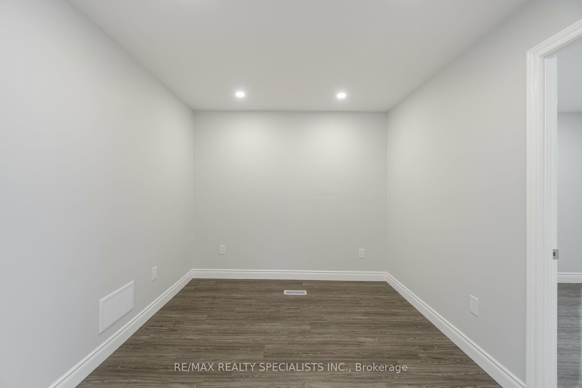 Photo 29 of Unit 2, 9 Frances Avenue, Hamilton, Lakeshore — HOMEH