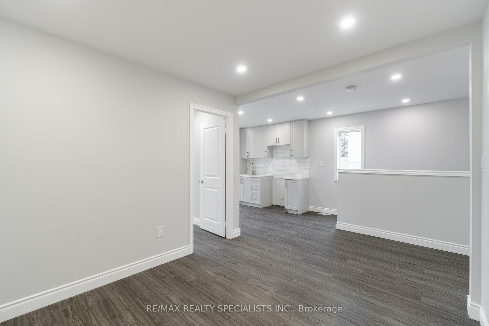 Photo 13 of Unit 2, 9 Frances Avenue, Hamilton, Lakeshore — HOMEH